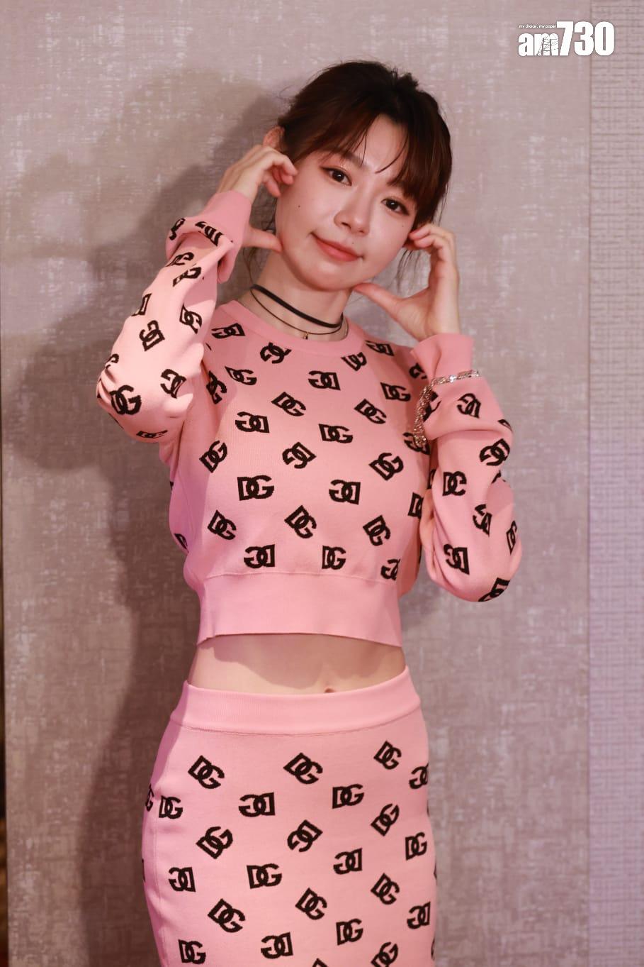 擺出可愛甫士的明楨,受訪時避談緋聞男友Edan。