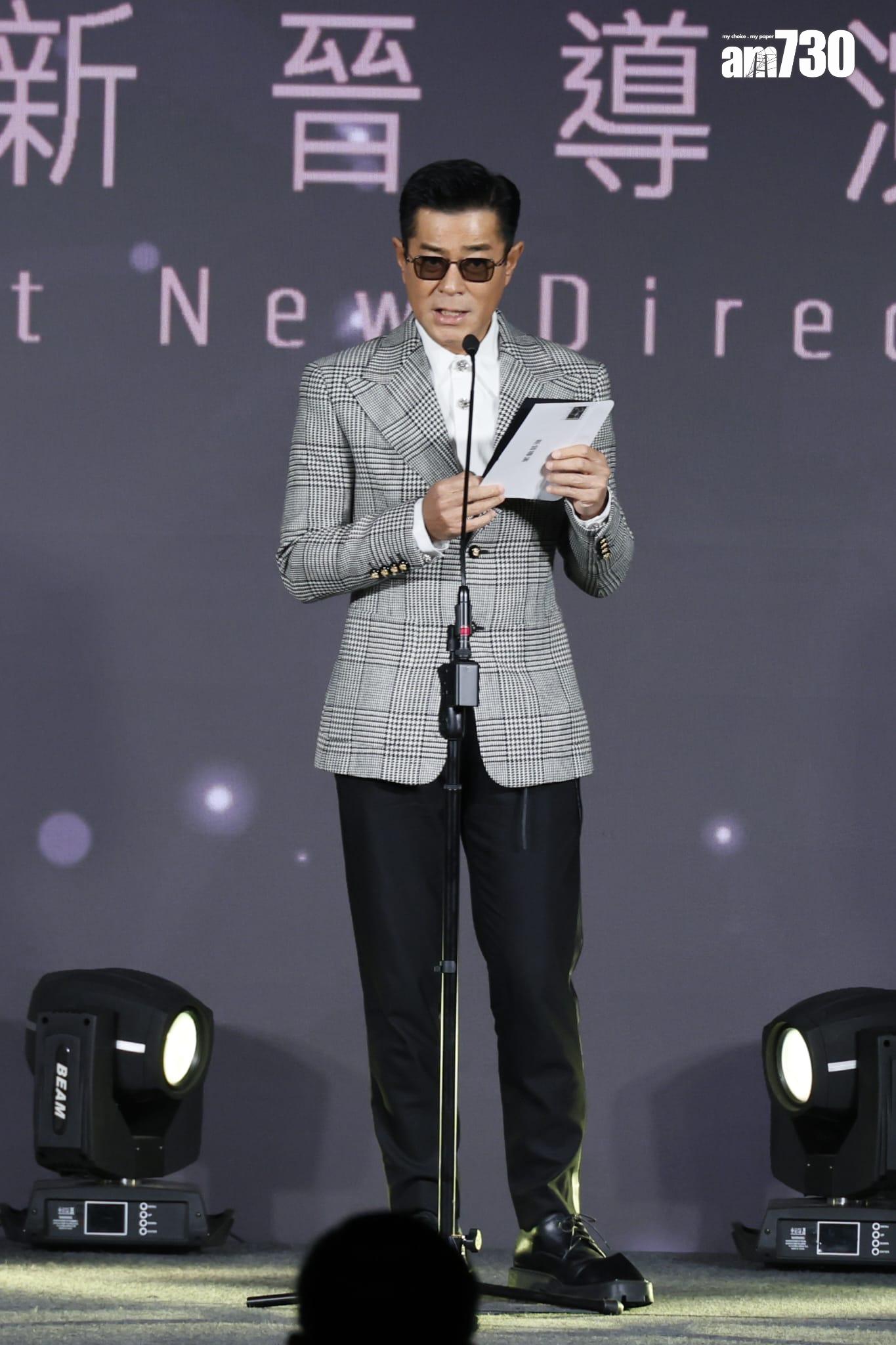 古天樂頒發獎項時,台下起閧要他唱歌。(羅錦鴻攝)