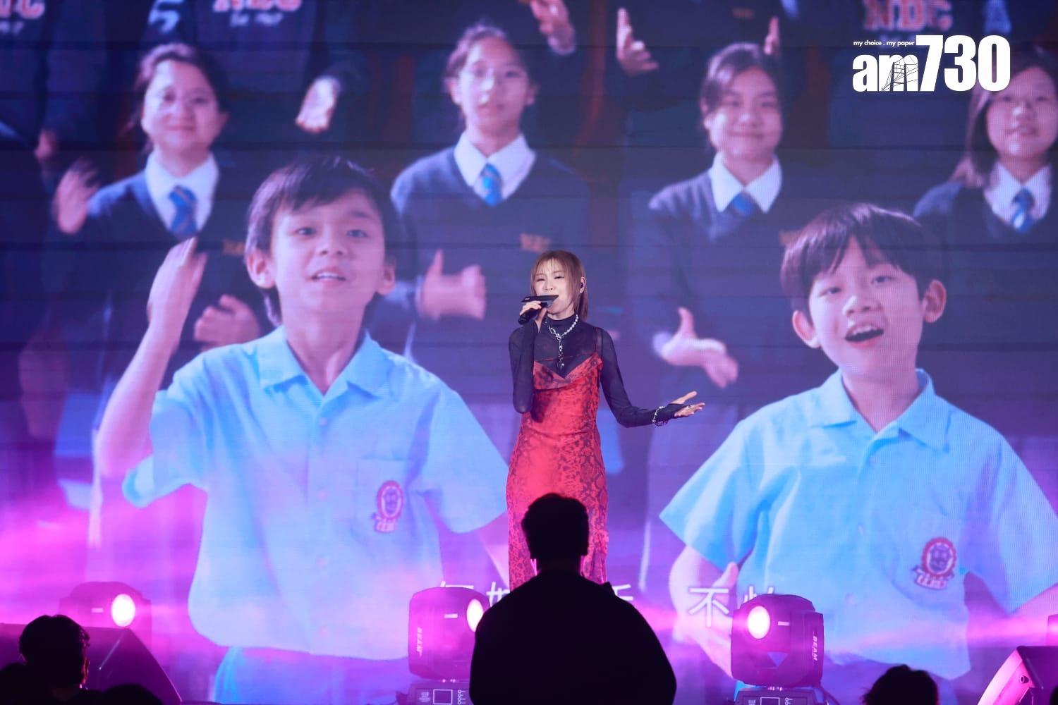 陳蕾唱了《看我今天怎麼說》主題曲《What If》。