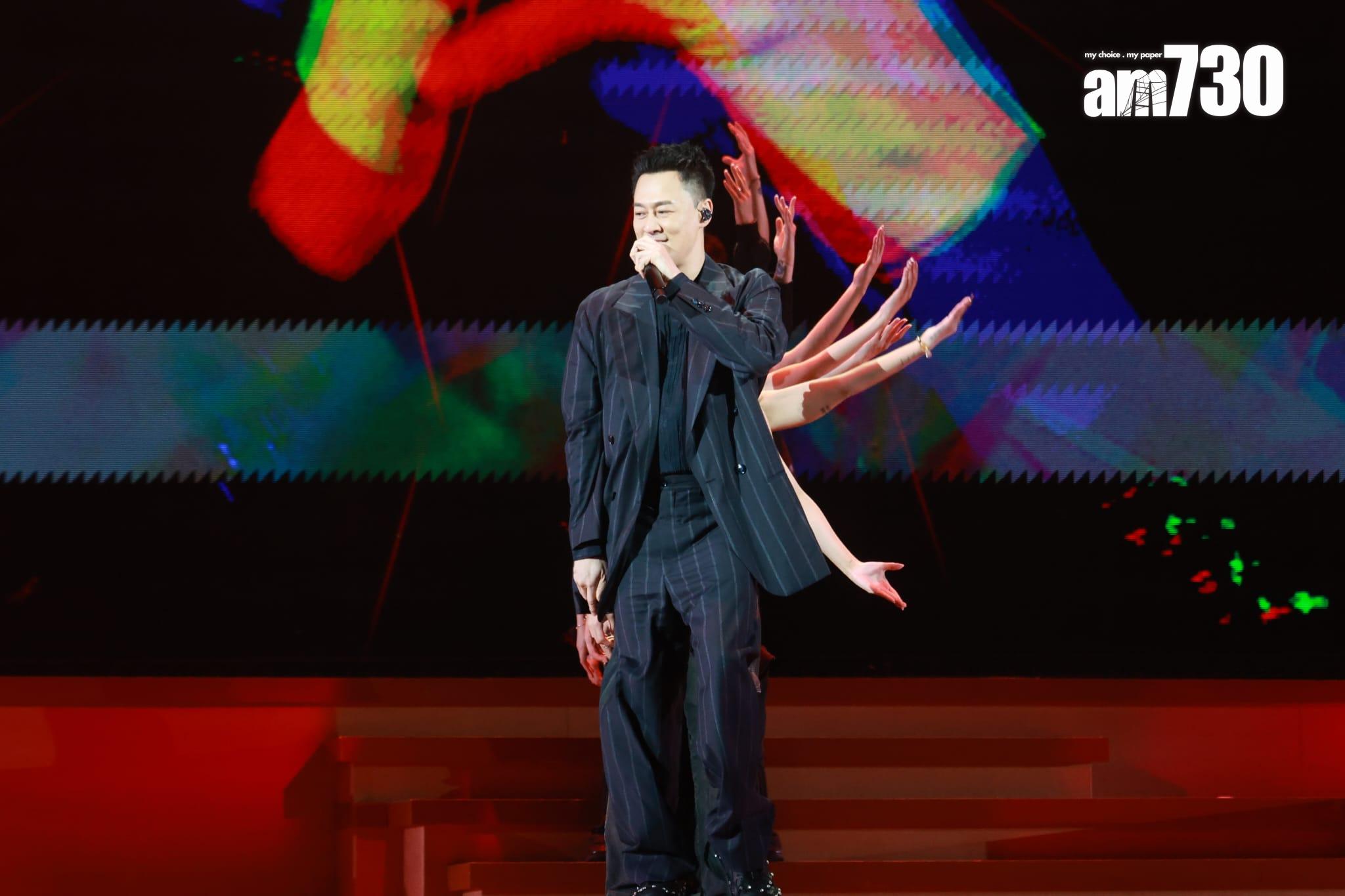 頭場請來林峯擔任嘉賓,兩人合唱《好心好報》,唱畢後兩人擁抱,林峯笑言大家從未試過合作。(羅錦鴻攝)