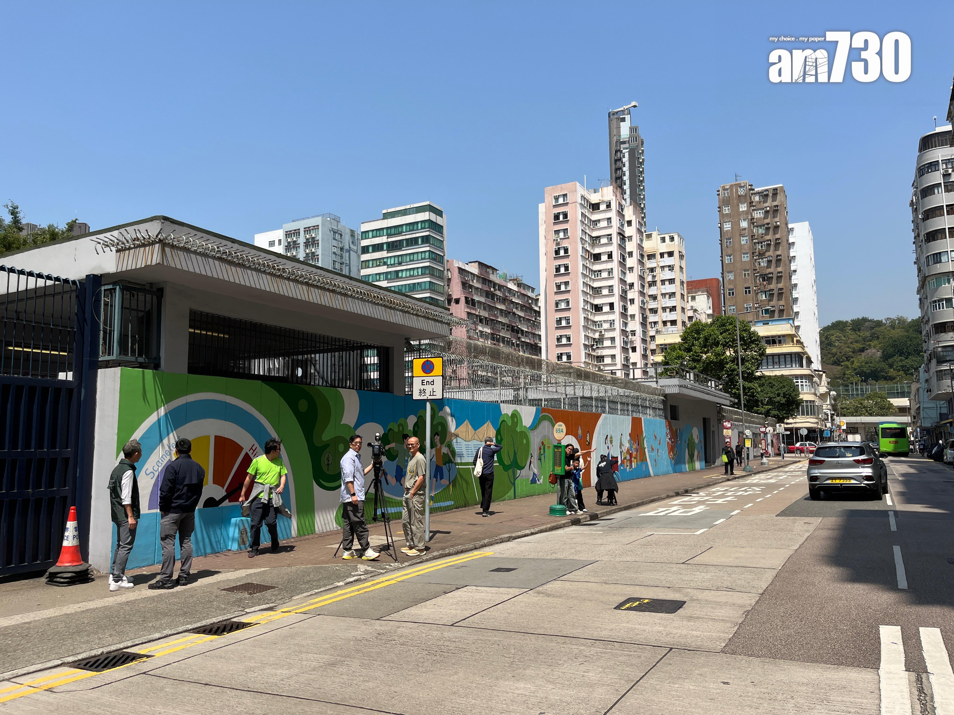 旺角警區2月起聯同油尖旺區撲滅罪行委員會及油尖旺區民政署等,聯手創作一幅「滅罪防騙壁畫」,盼能提升青少年守法和防騙意識,今日舉行「收筆禮」。(陳詠琳攝)