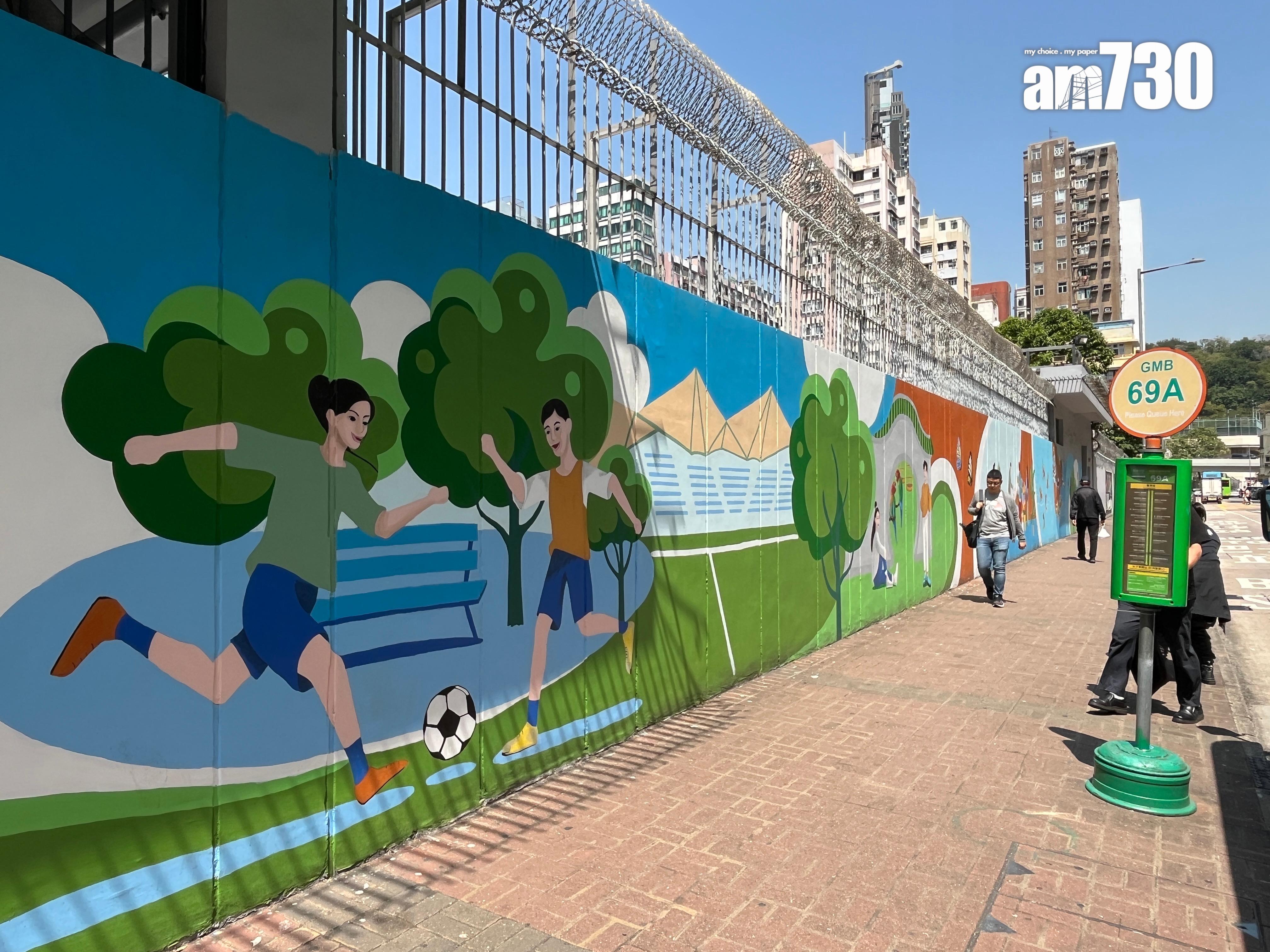 旺角警區2月起聯同油尖旺區撲滅罪行委員會及油尖旺區民政署等,聯手創作一幅「滅罪防騙壁畫」,盼能提升青少年守法和防騙意識,今日舉行「收筆禮」。(陳詠琳攝)