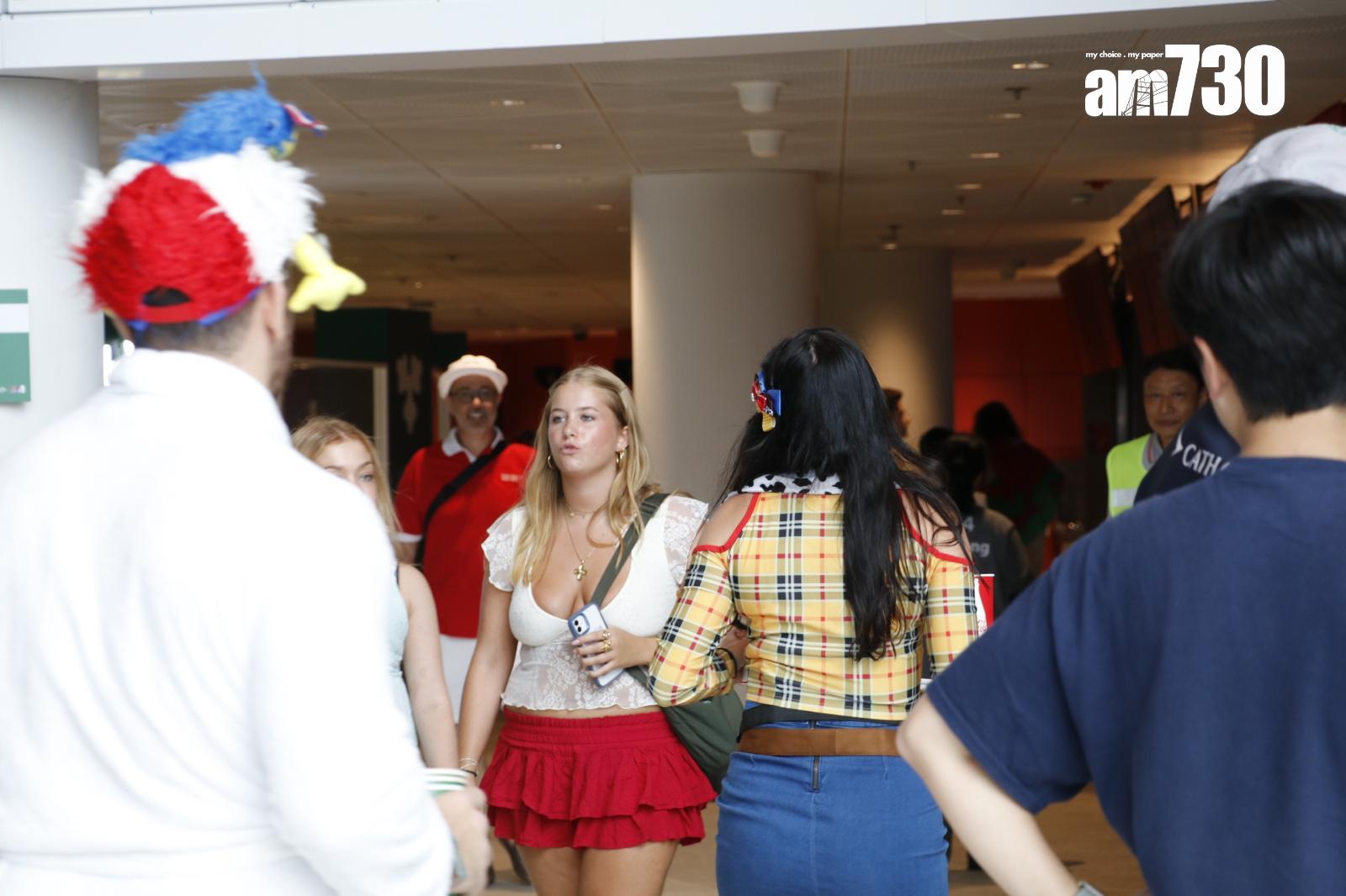 啟德體育園主場館內觀眾席雖然未見爆滿,但場內洋溢著悠閒的氣氛。