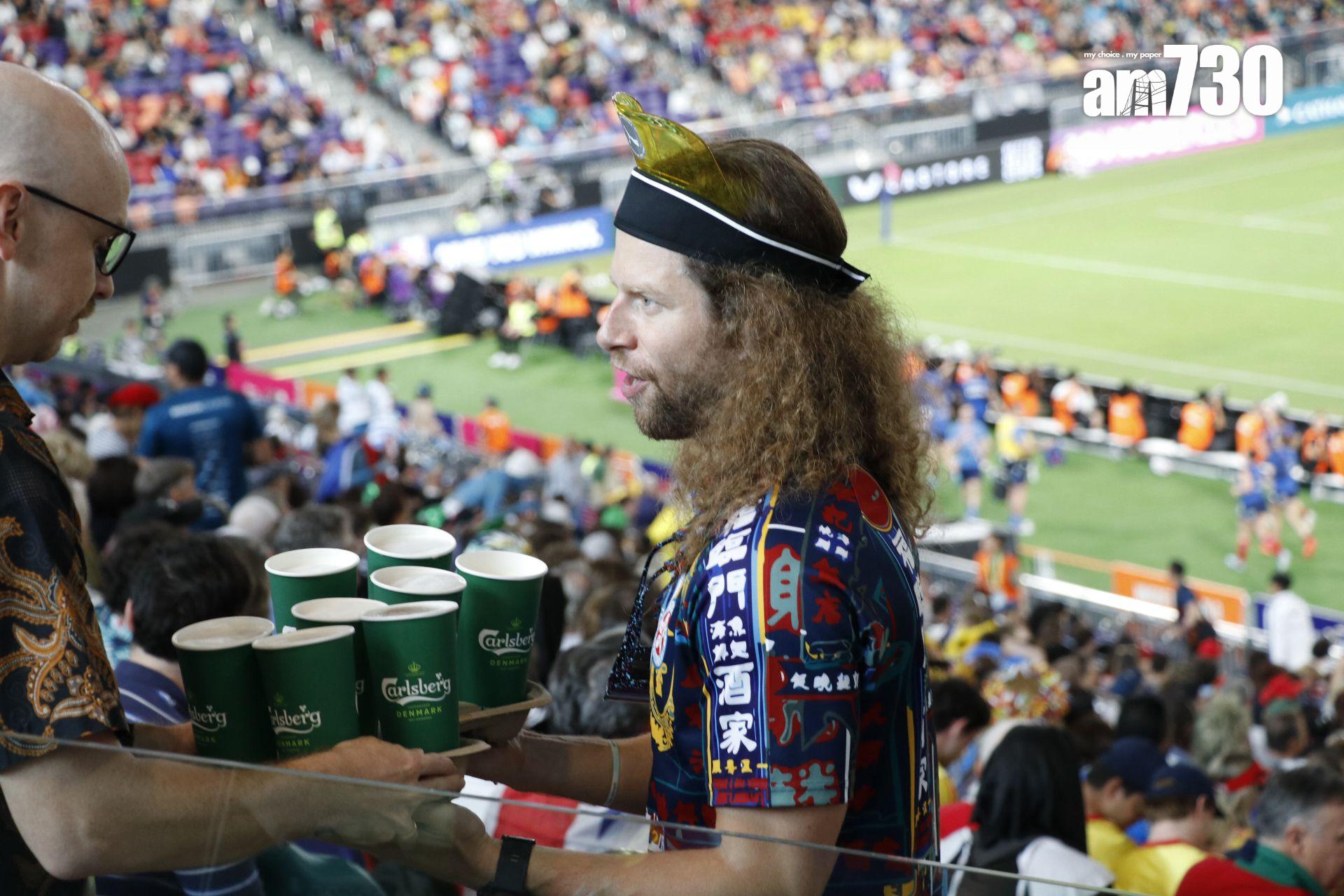 今屆七欖延續經典扮嘢文化,場內隨處可見精心打扮的球迷,各出奇謀搞鬼又搶眼。