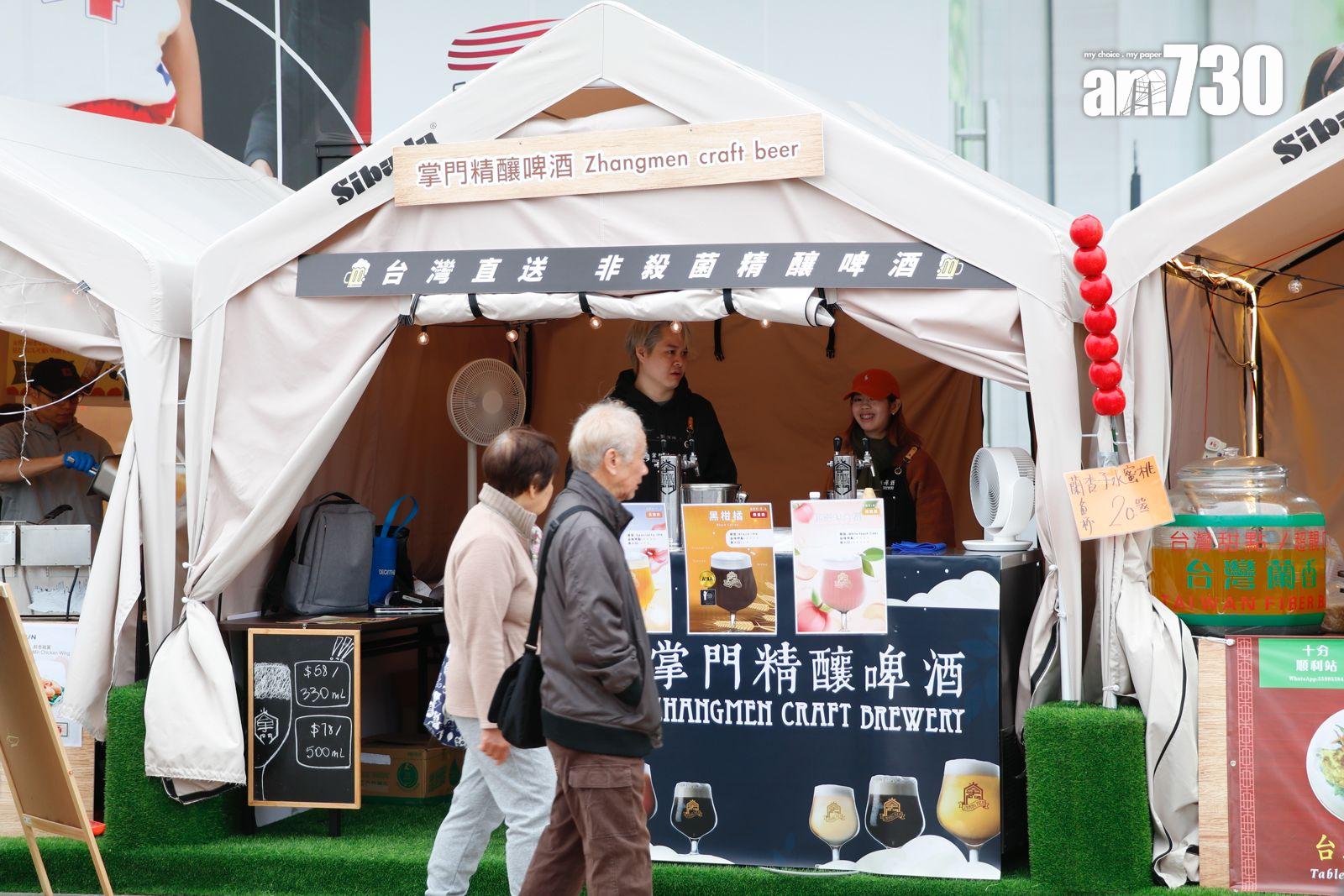 場外臨時攤位種類豐富,從台灣蚵仔煎、美式漢堡到手工啤酒種類繁多,卻未見顧客排隊熱潮。