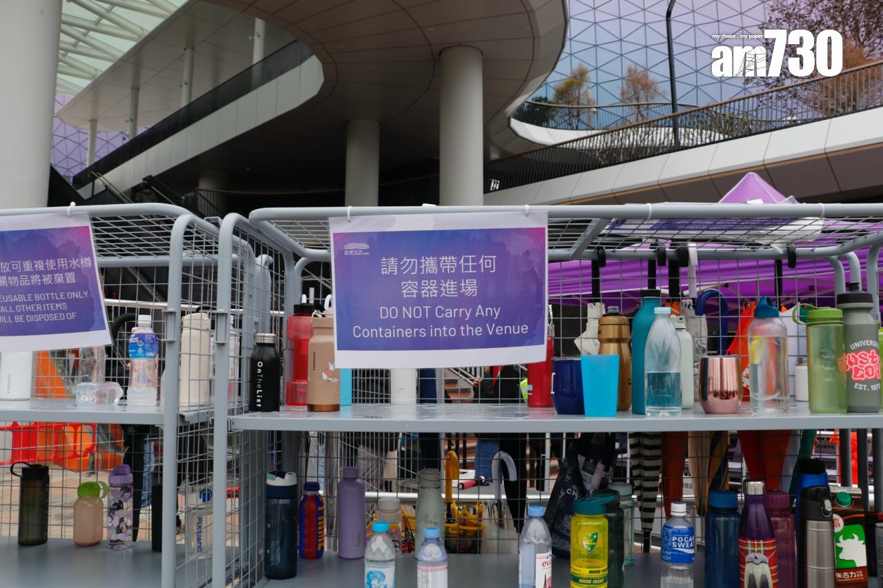 根據場館規定,外帶食物飲品一律不得攜入