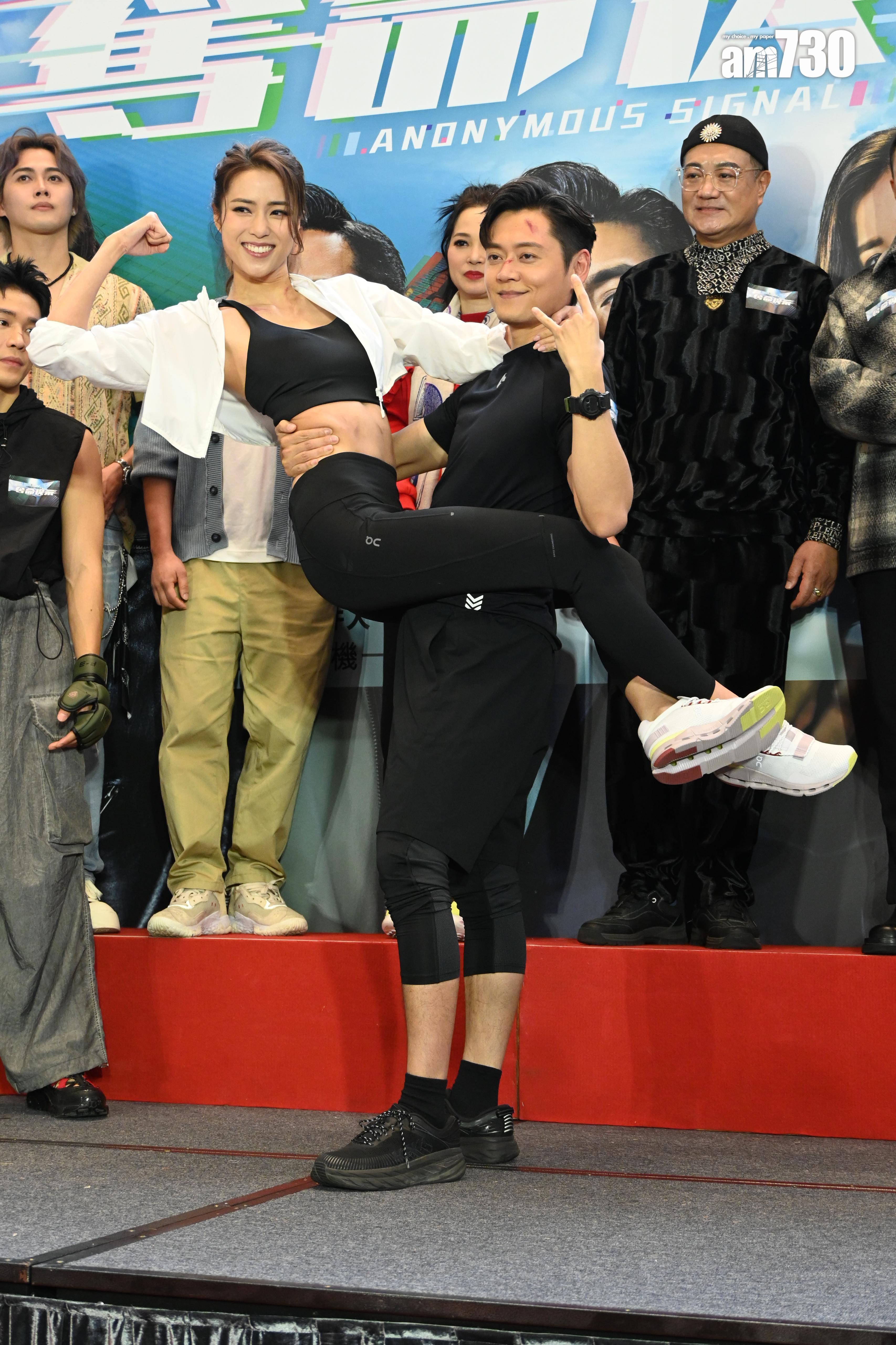 張振朗需要抱起劉穎鏇,之後讓她做sit up,非常考二人腰力。(娛樂組攝)