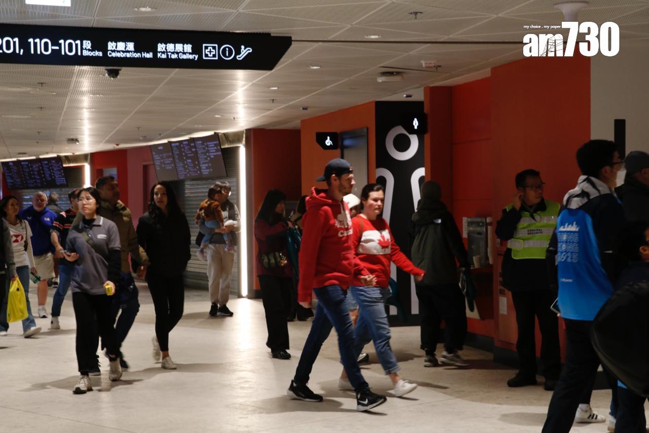 賽事完結後,觀眾有序離場,現場通道暢通無阻