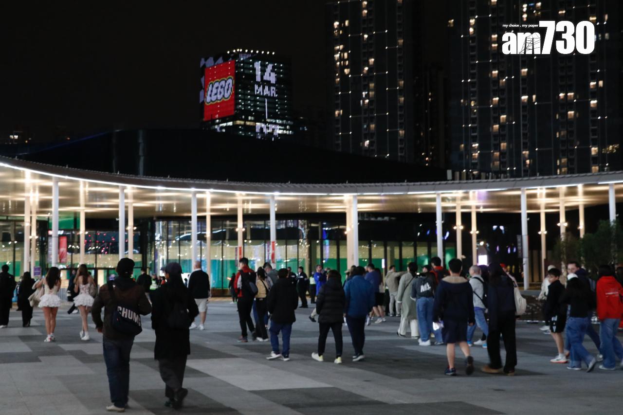 賽事完結後,觀眾有序離場,現場通道暢通無阻