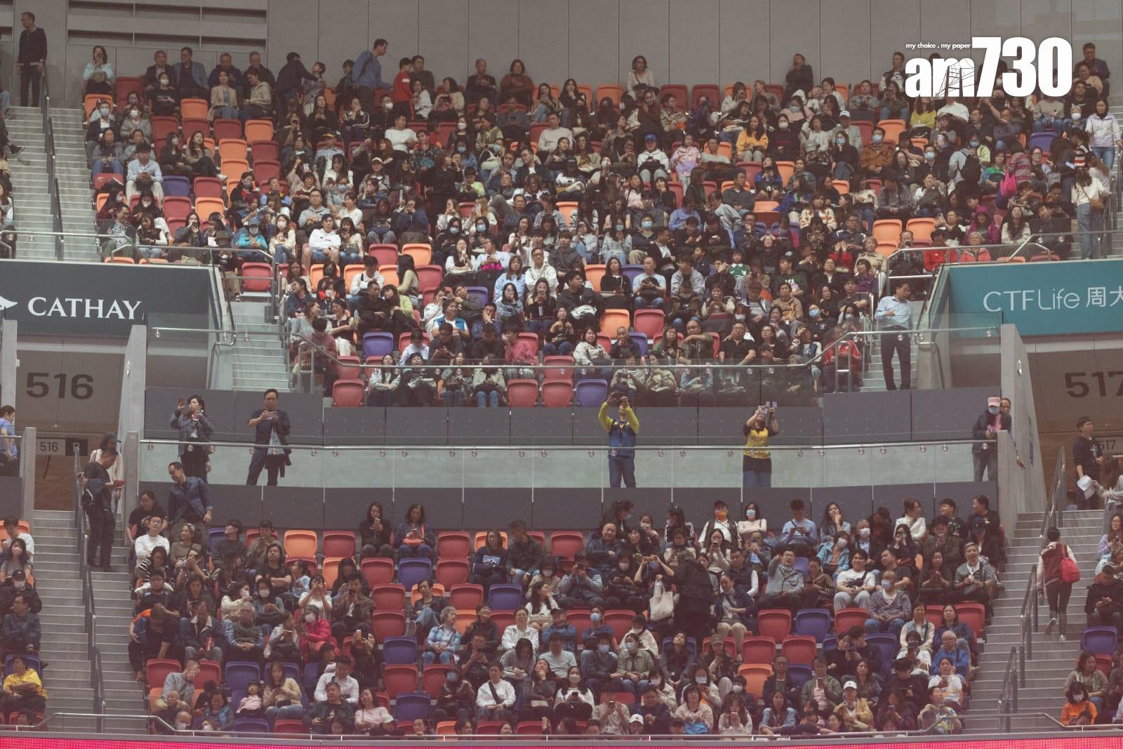 啟德體育園在主場館舉行開幕禮,現場基本上坐滿3萬多名觀眾,氣氛熱鬧(蘇文傑攝)