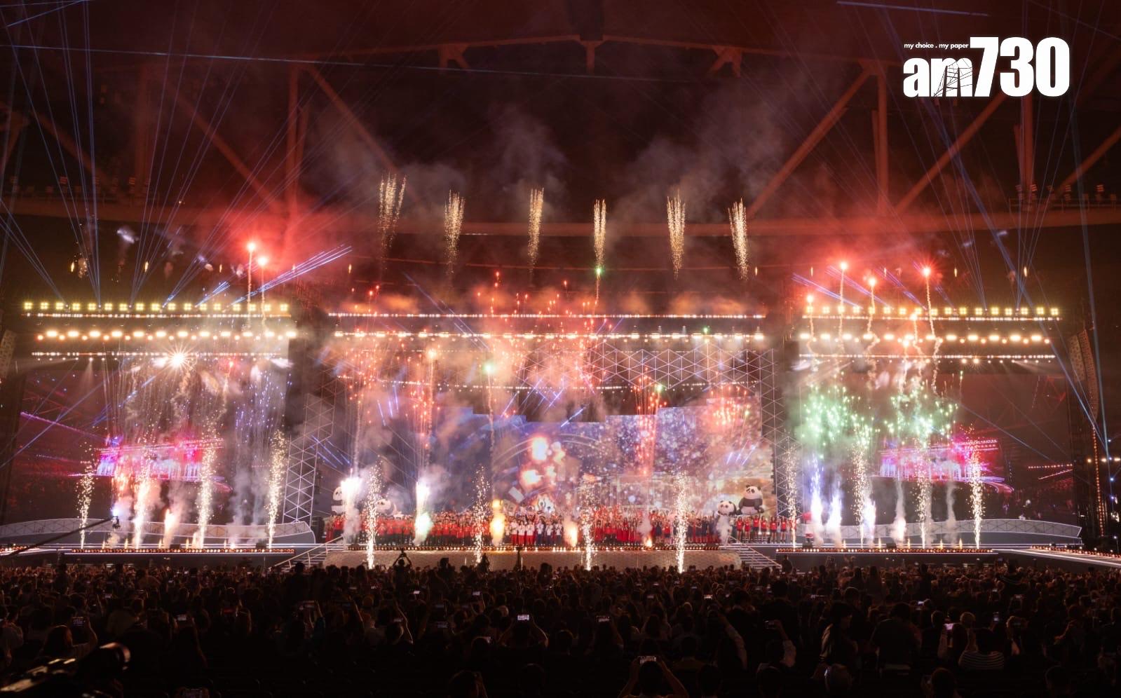 最後放煙花為開幕禮畫上圓滿句號。 (蘇文傑攝)