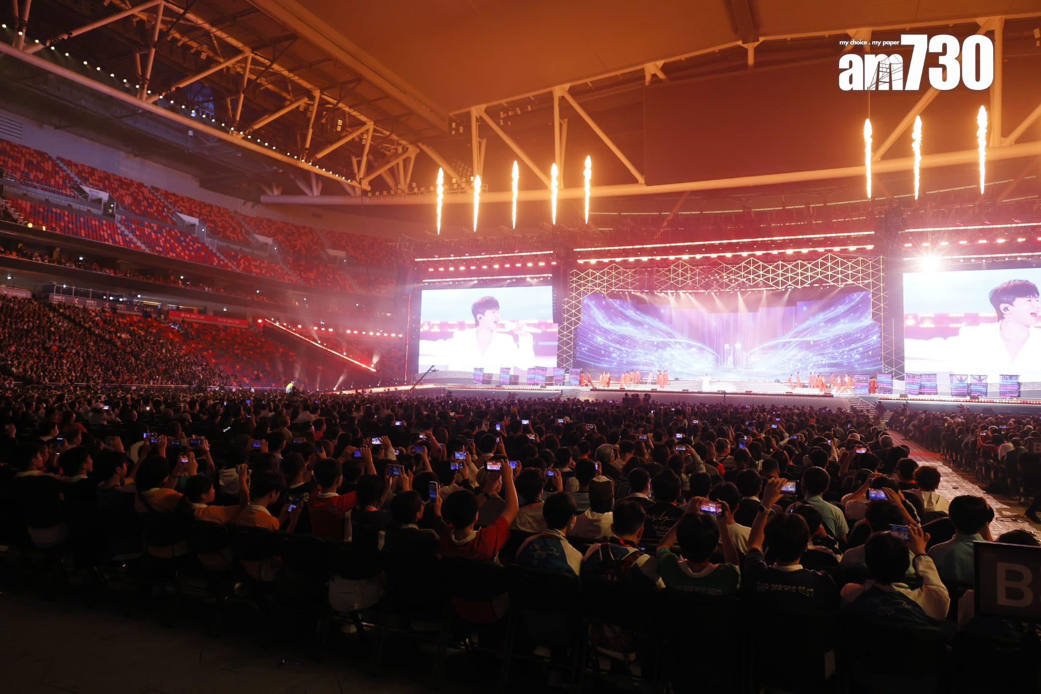 啟德體育園在主場館舉行開幕禮,現場基本上坐滿3萬多名觀眾,氣氛熱鬧(蘇文傑攝)