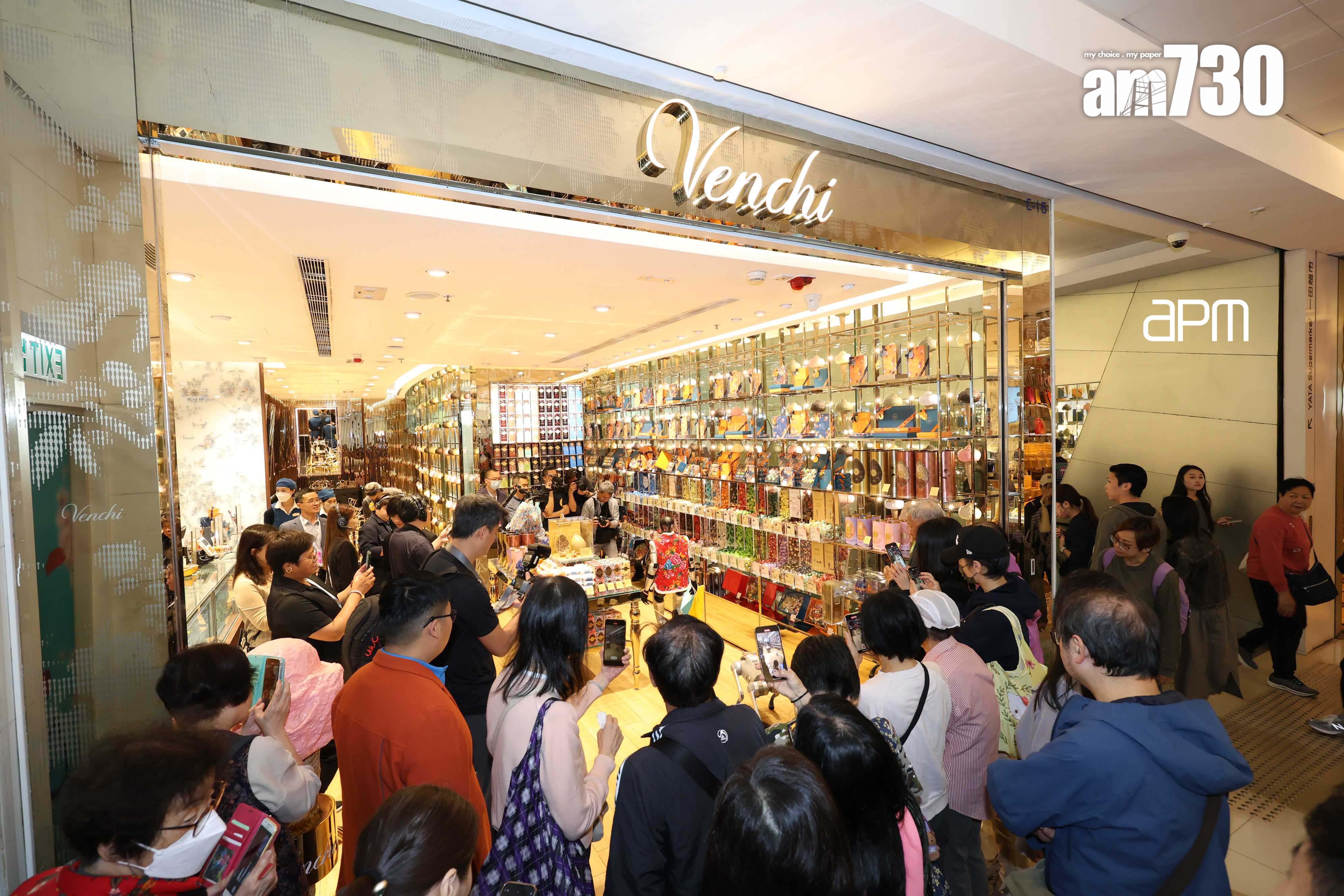 新地apm引入春晚AI人形機械人 與客人互動及陪伴購物|商場動態