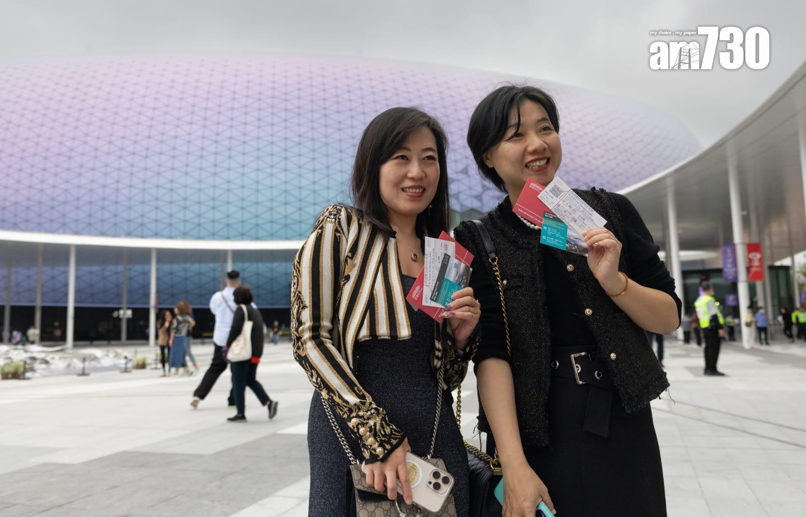 啟德體育園在主場館舉行開幕禮,現場基本上坐滿3萬多名觀眾,氣氛熱鬧(蘇文傑攝)