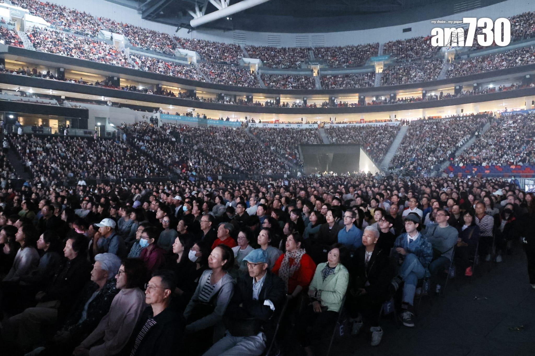 啟德體育園在主場館舉行開幕禮,現場基本上坐滿3萬多名觀眾,氣氛熱鬧(蘇文傑攝)