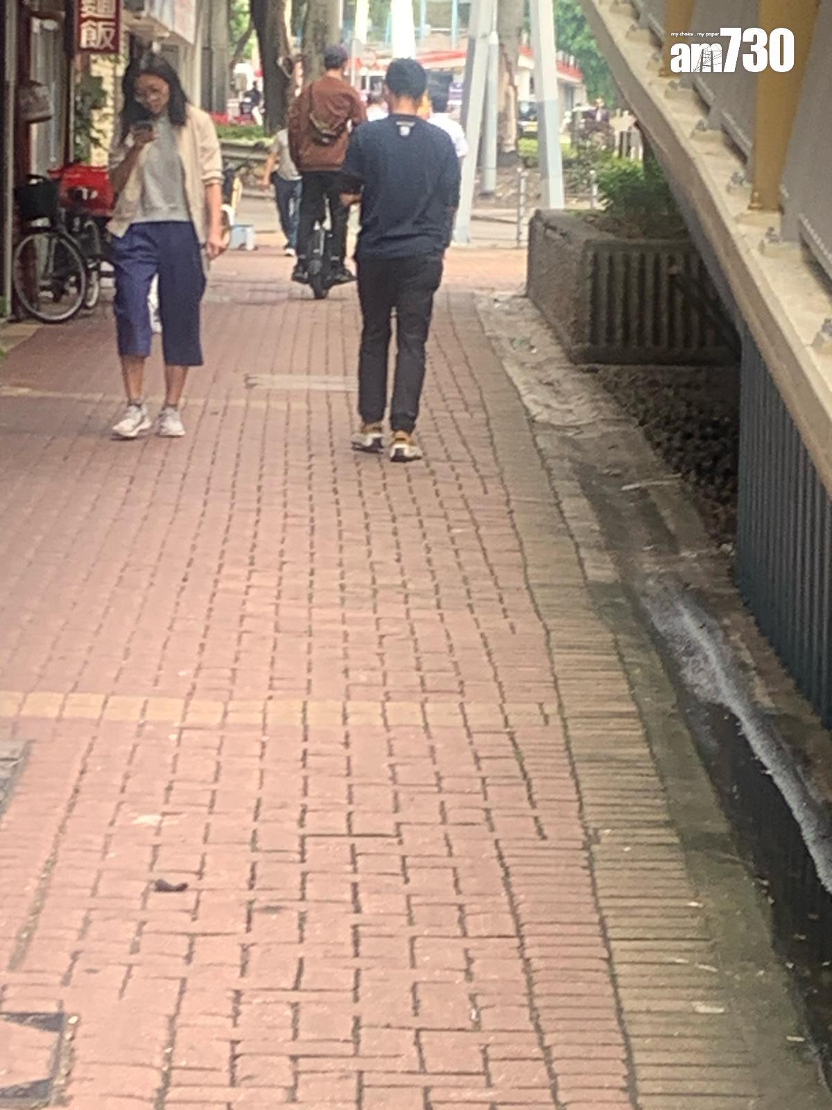 本月13日中午有一名右手手持紙袋的青年踩「風火輪」,在香港仔前往黃竹坑期間於行人之間穿插,險象環生。(讀者提供)