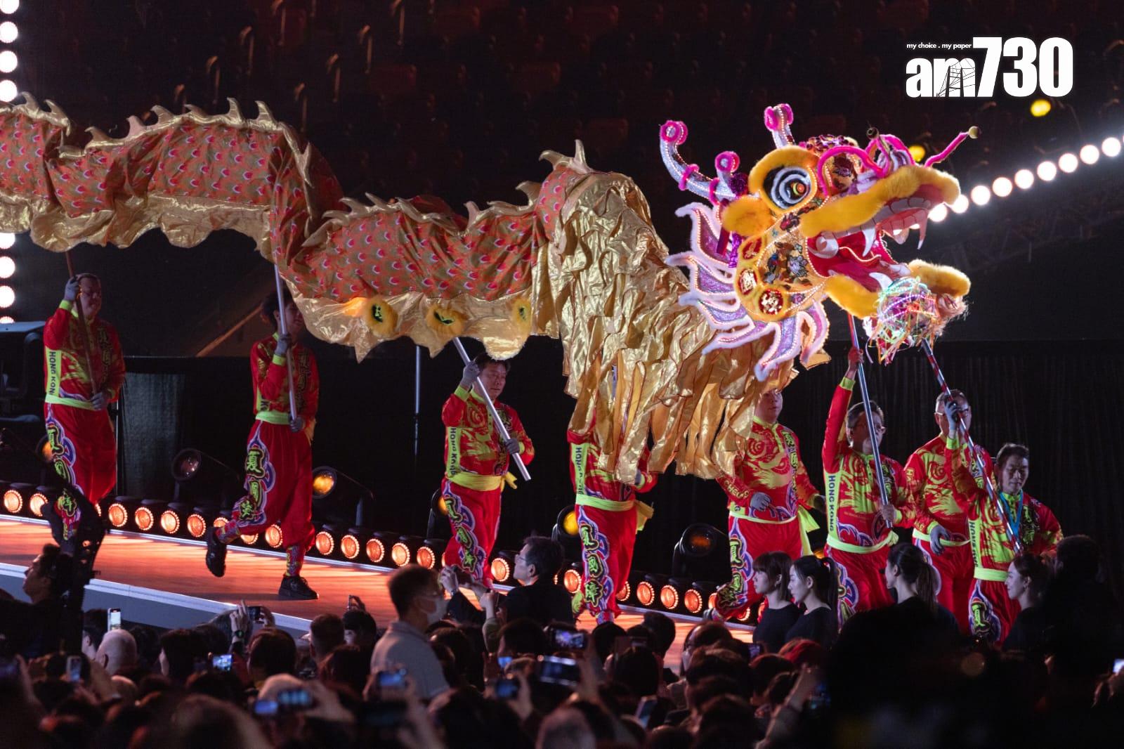 啟德體育園在主場館舉行開幕禮,現場基本上坐滿3萬多名觀眾,氣氛熱鬧(蘇文傑攝)