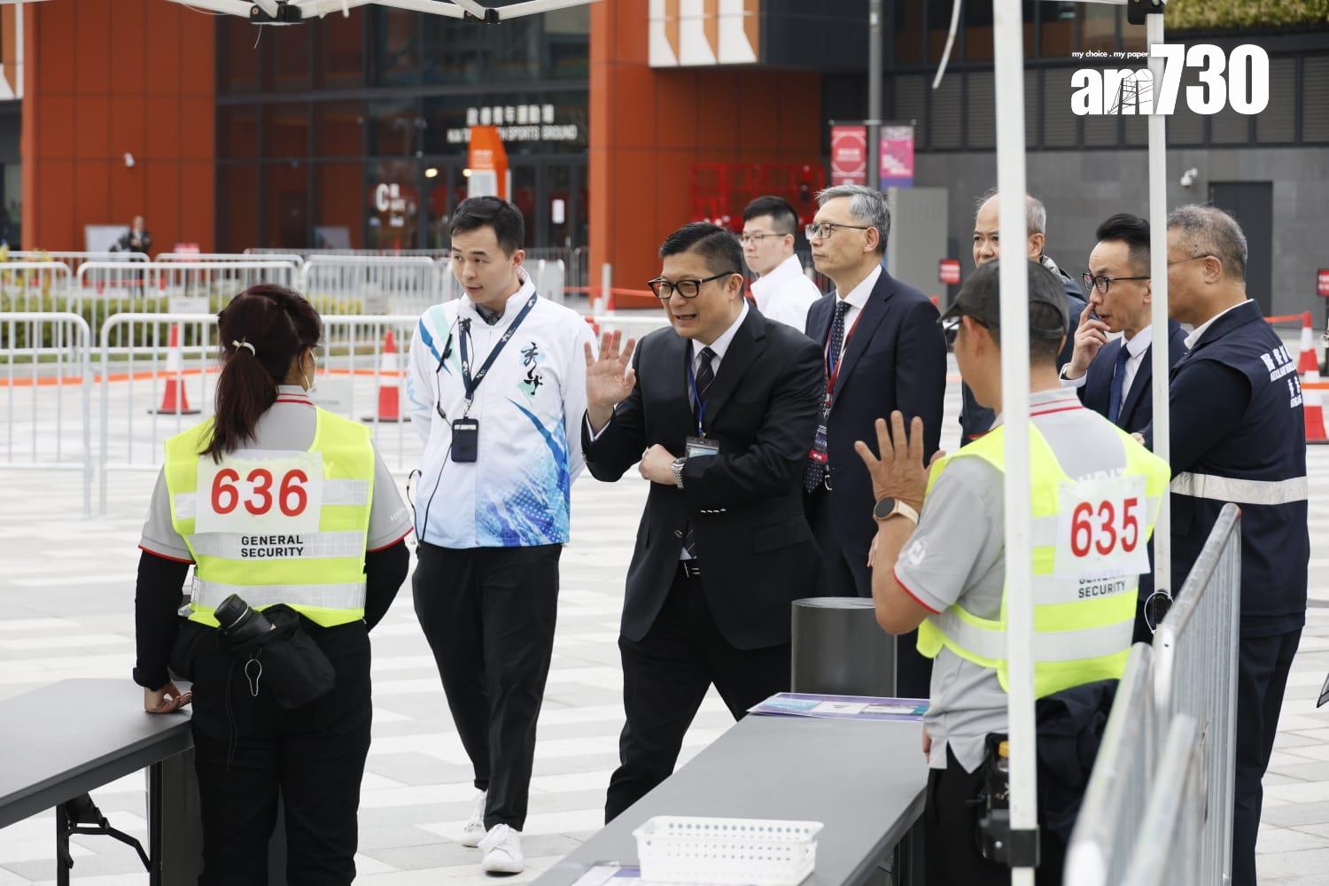啟德體育園在主場館舉行開幕禮。保安局局長鄧炳強表示,經過多次演練,相信運作會暢順(蘇文傑攝)