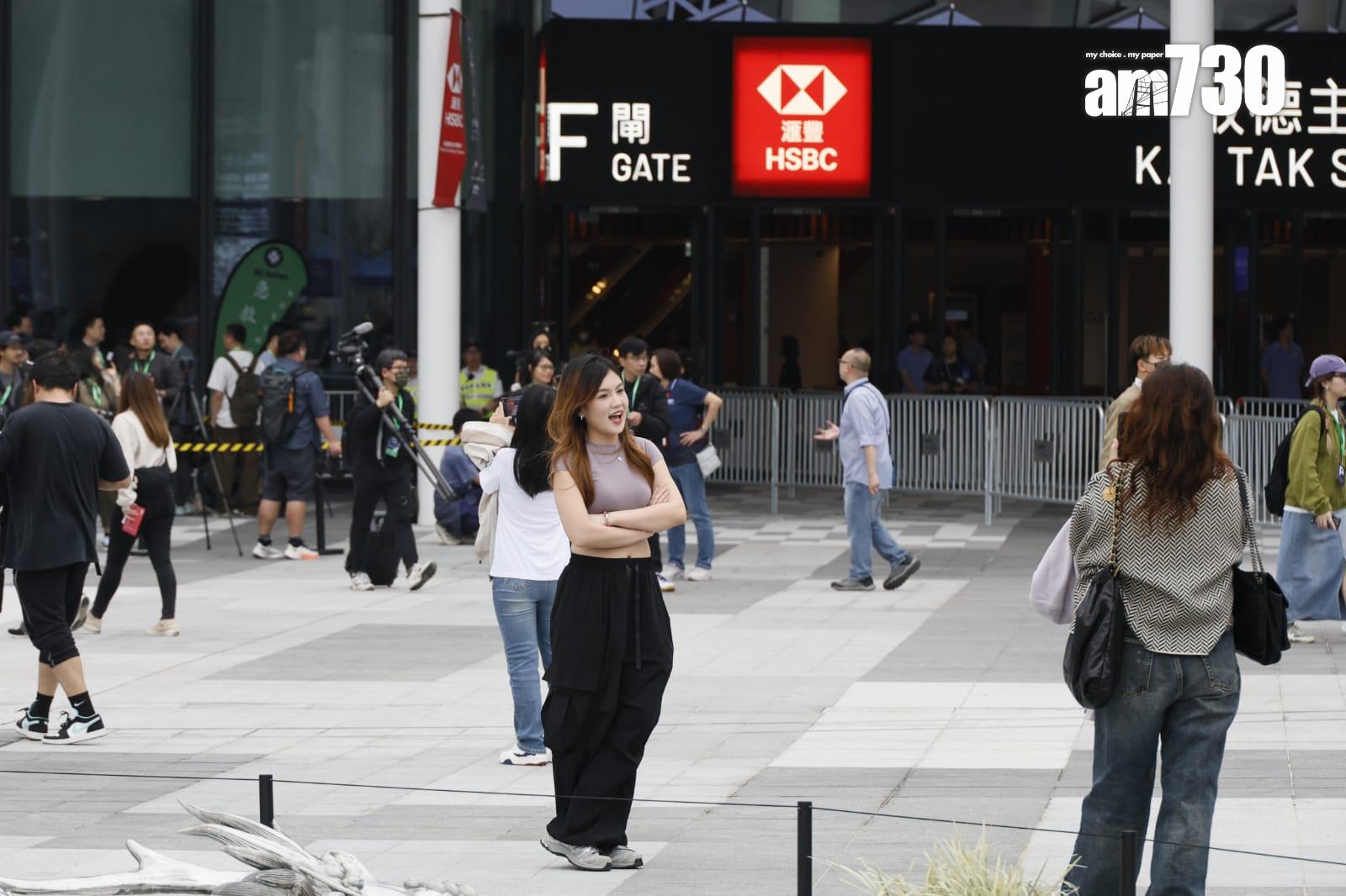 啟德體育園在主場館舉行開幕禮,現場基本上坐滿3萬多名觀眾,氣氛熱鬧(蘇文傑攝)