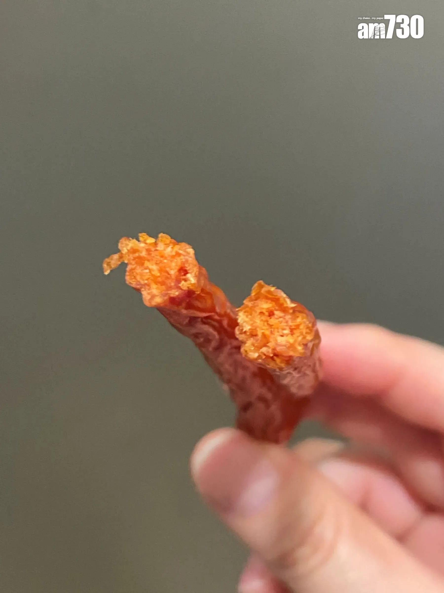 列米特卡巴諾斯起司煙熏香腸是豬肉混雞肉腸,芝士味、鹹度與煙熏味均比坊間其他香腸溫和,質感挺身。