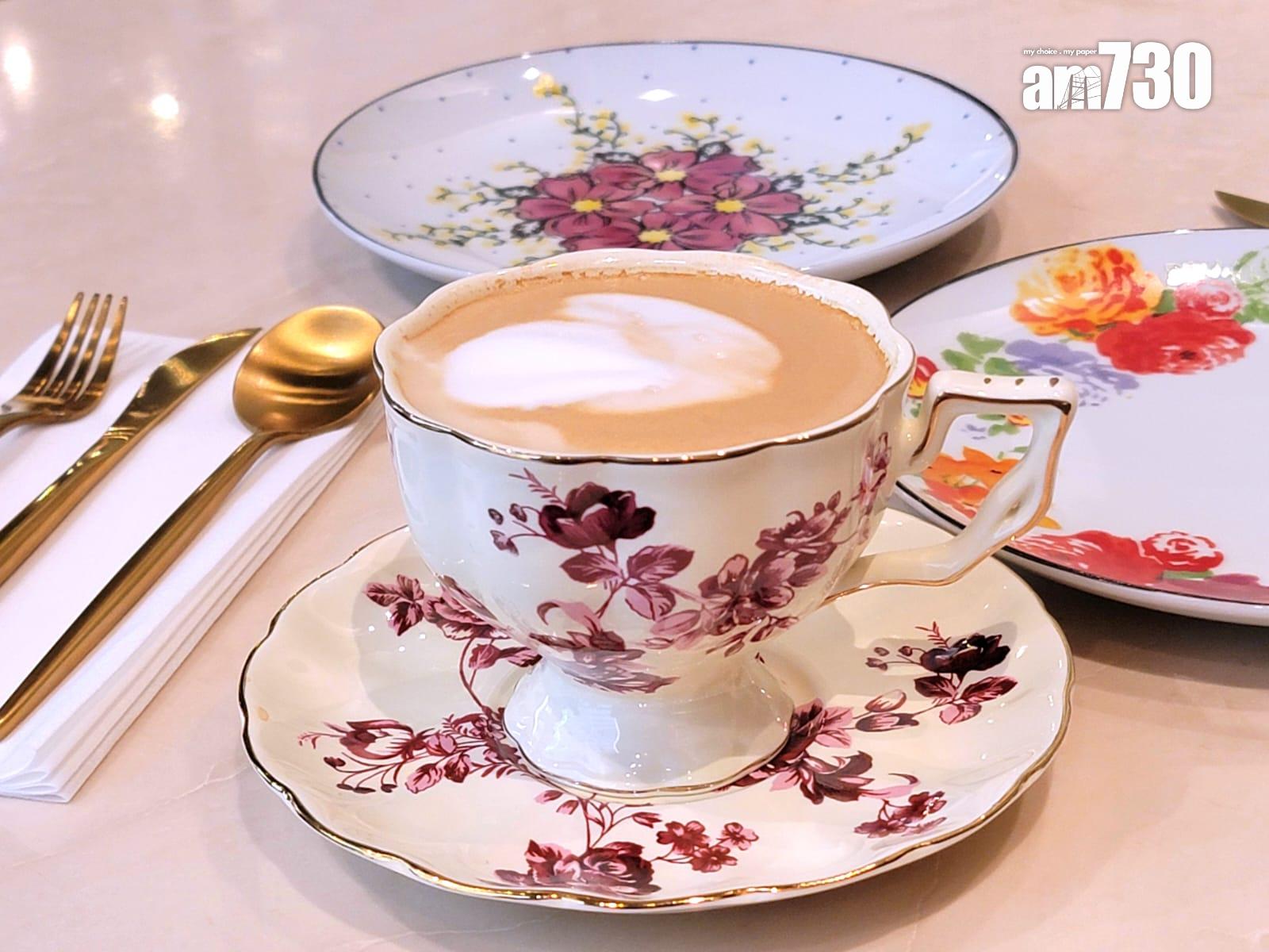 花花餐碟及杯子圖案優雅,吃印度菜特別賞心悅目。