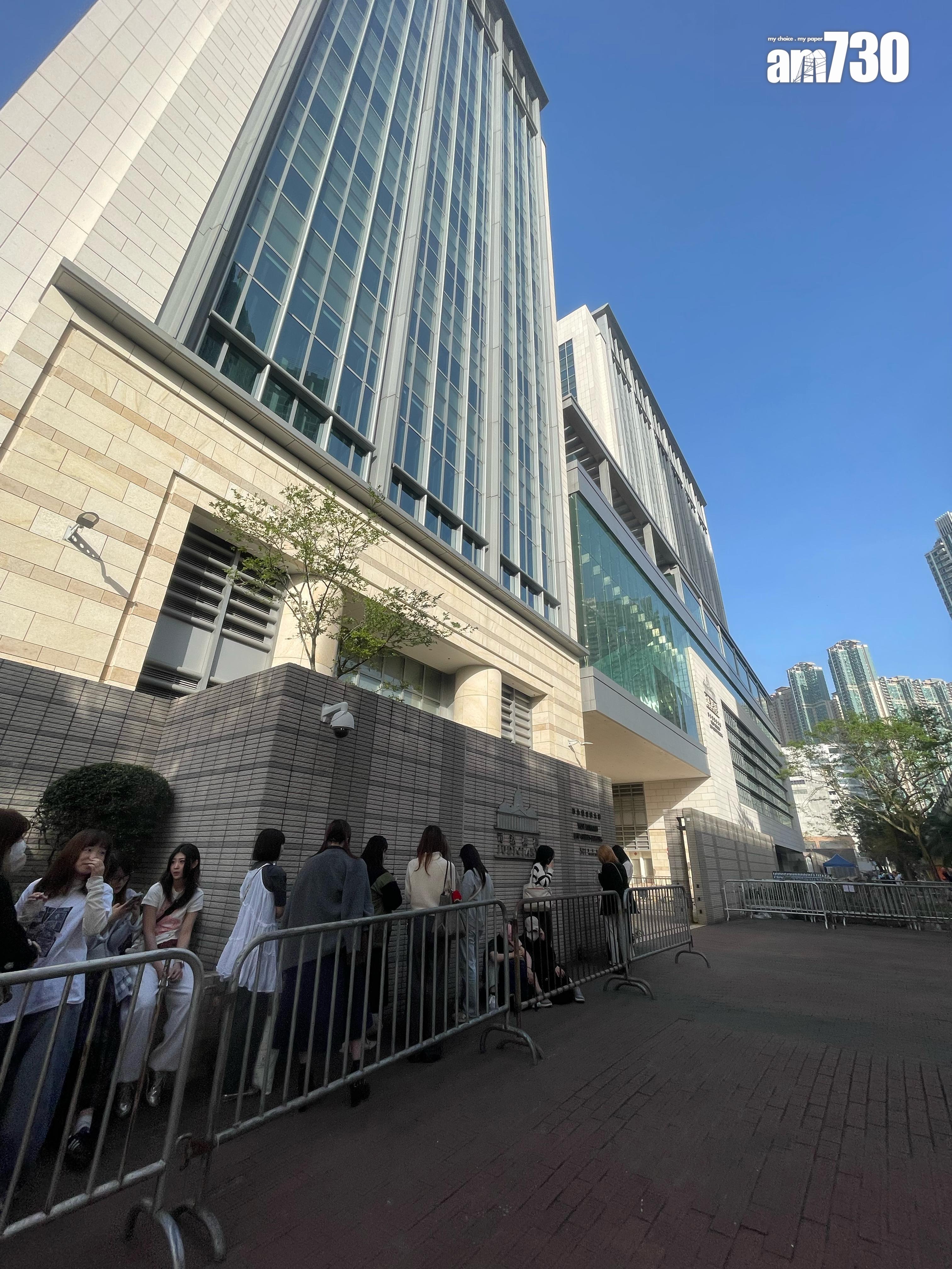 排頭位的女粉絲早於清晨6時已到現場。 (娛樂組攝)