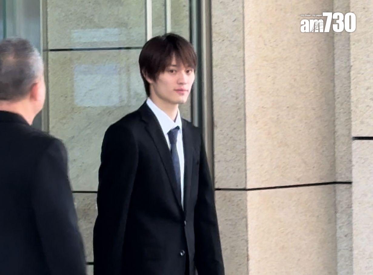 上村謙信離開法院時神色凝重。(娛樂組)