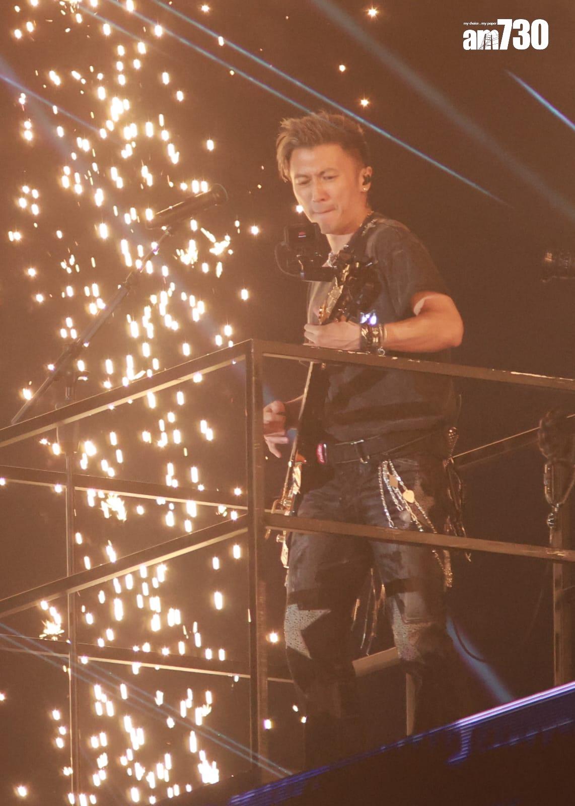 謝霆鋒全晚一套衫由頭唱到尾。 (羅錦鴻攝)