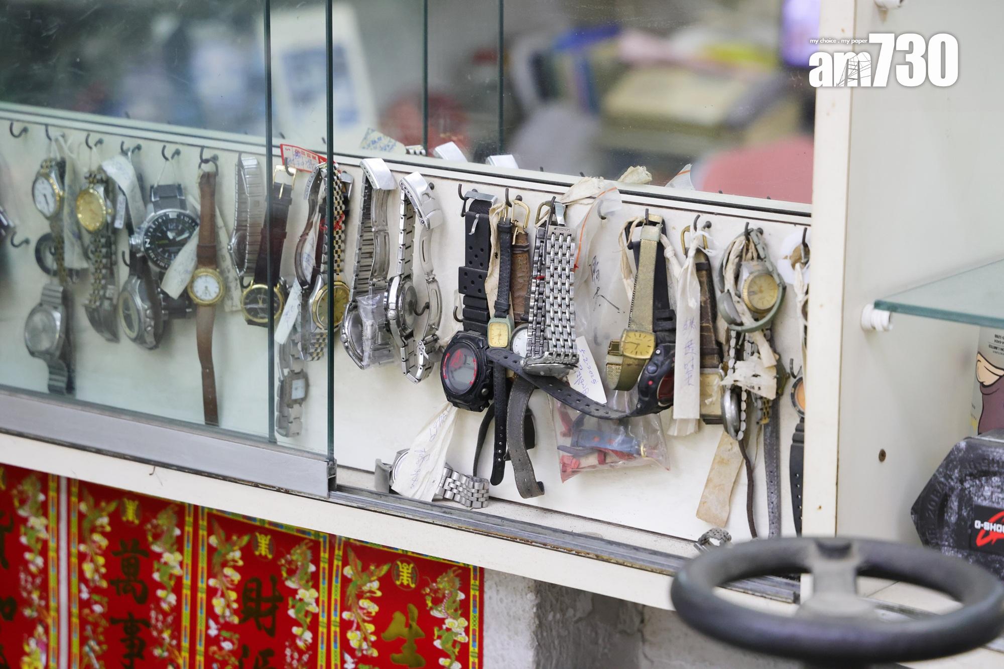 修理的手錶不計其數。(吳康琦攝)