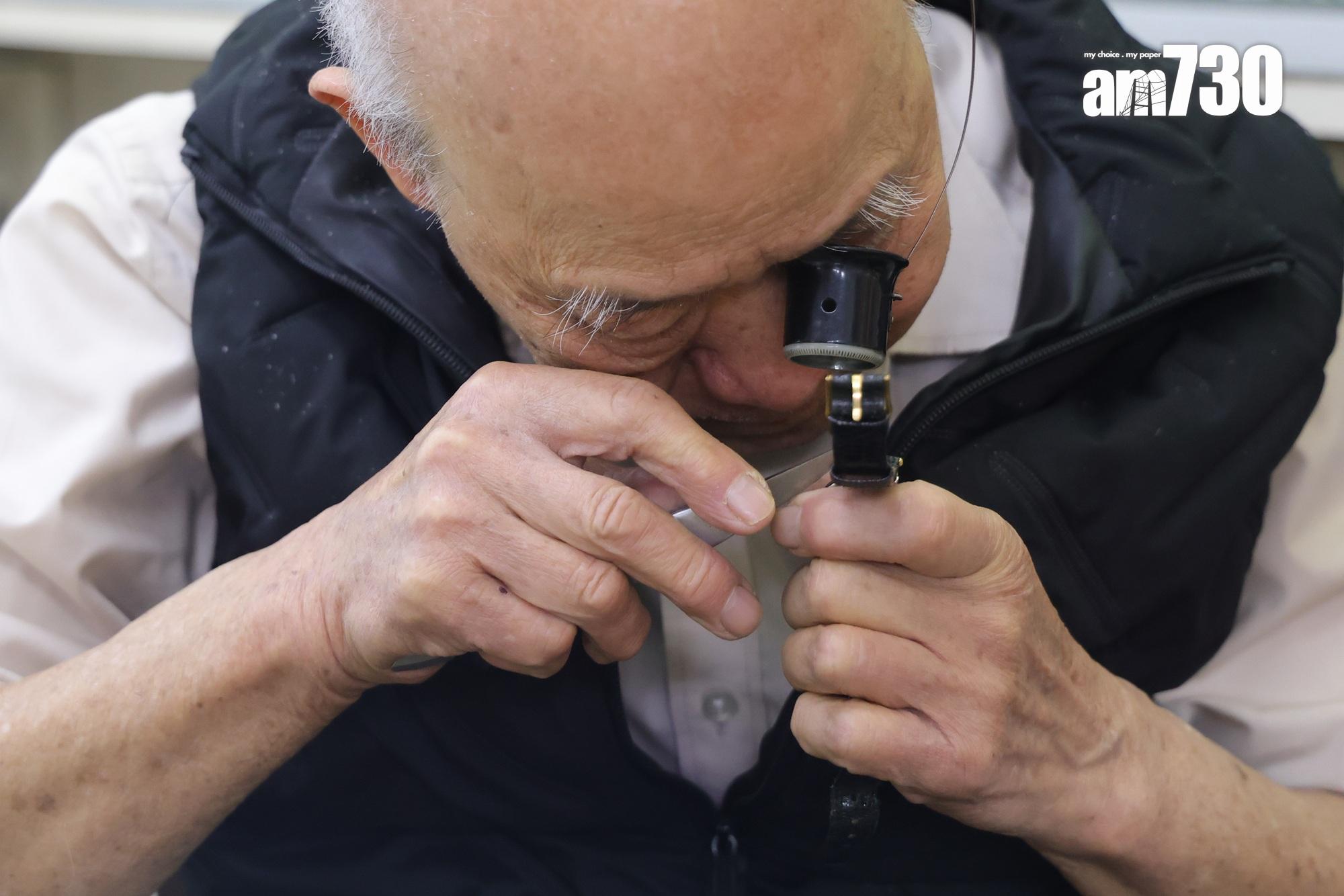 再細的零件也逃不過李國楠的眼睛。(吳康琦攝)