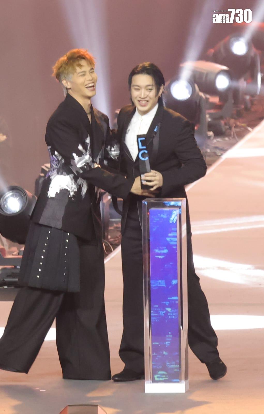 Jer柳應廷《筆觸男孩憂鬱之死》獲頒「音樂第一 歌曲獎(搖滾歌曲)」。