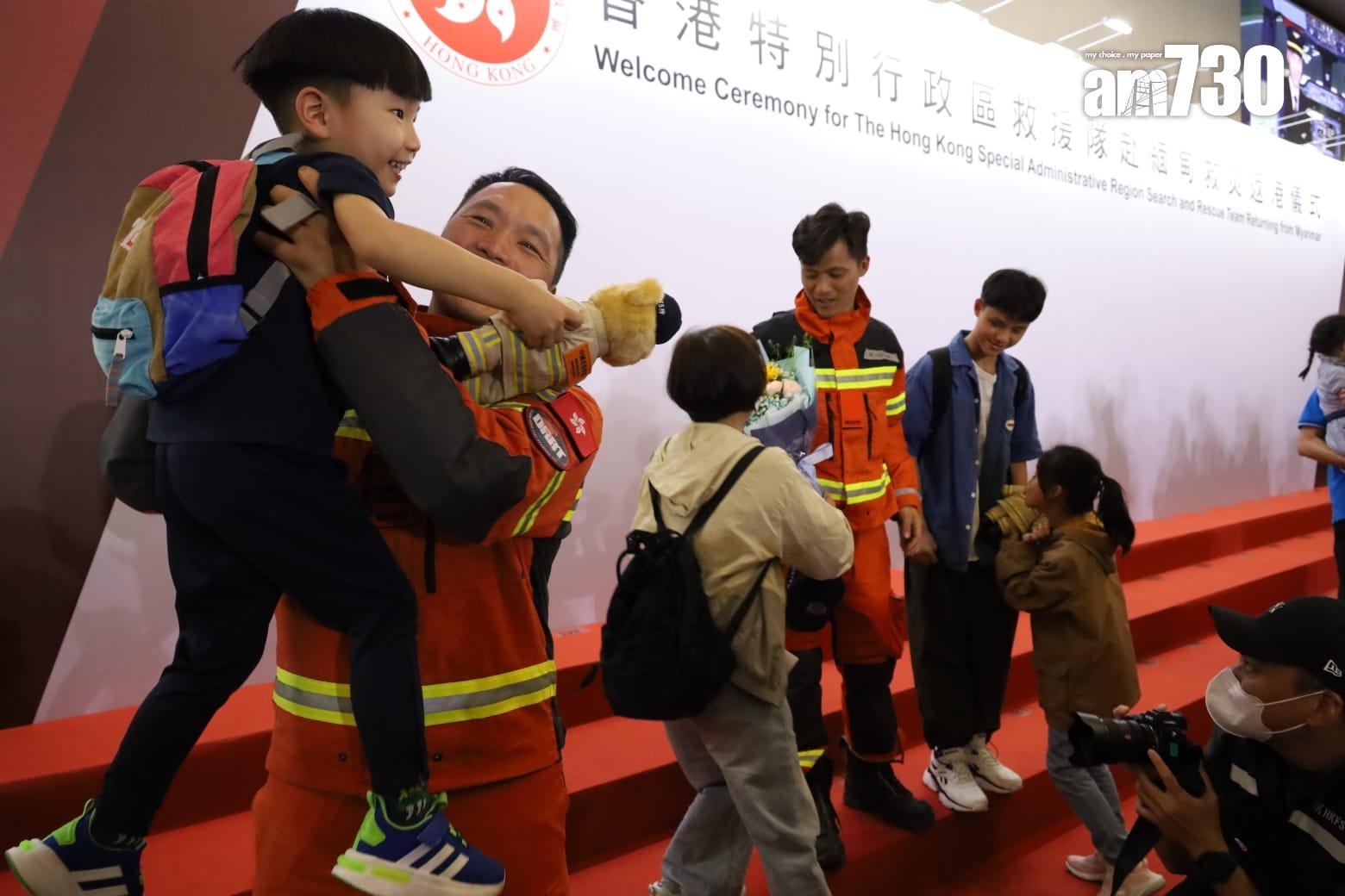 特區救援隊完成緬甸地震災區搜救任務返抵本港,政府舉行迎接儀式。(鍾式明攝)