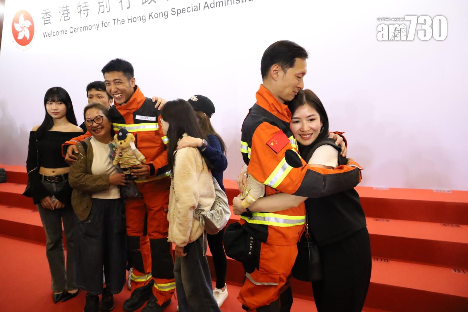 特區救援隊完成緬甸地震災區搜救任務返抵本港,政府舉行迎接儀式。(鍾式明攝)