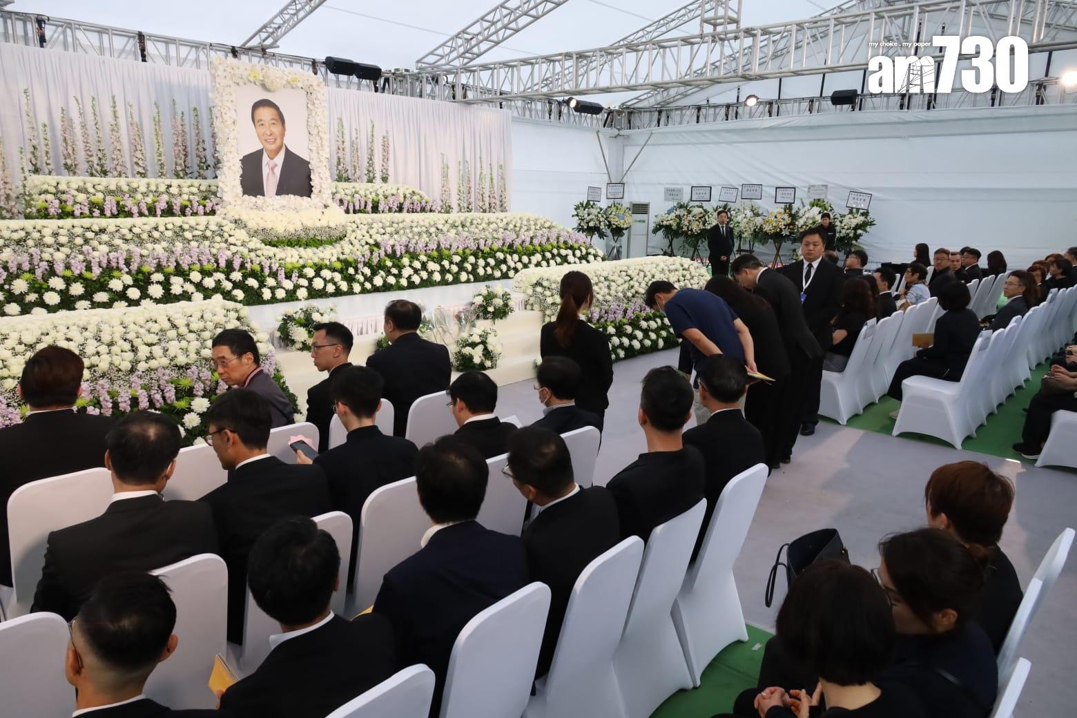 渣華道遊樂場設大型帳篷悼念區供公眾人士弔唁。(鍾式明攝)