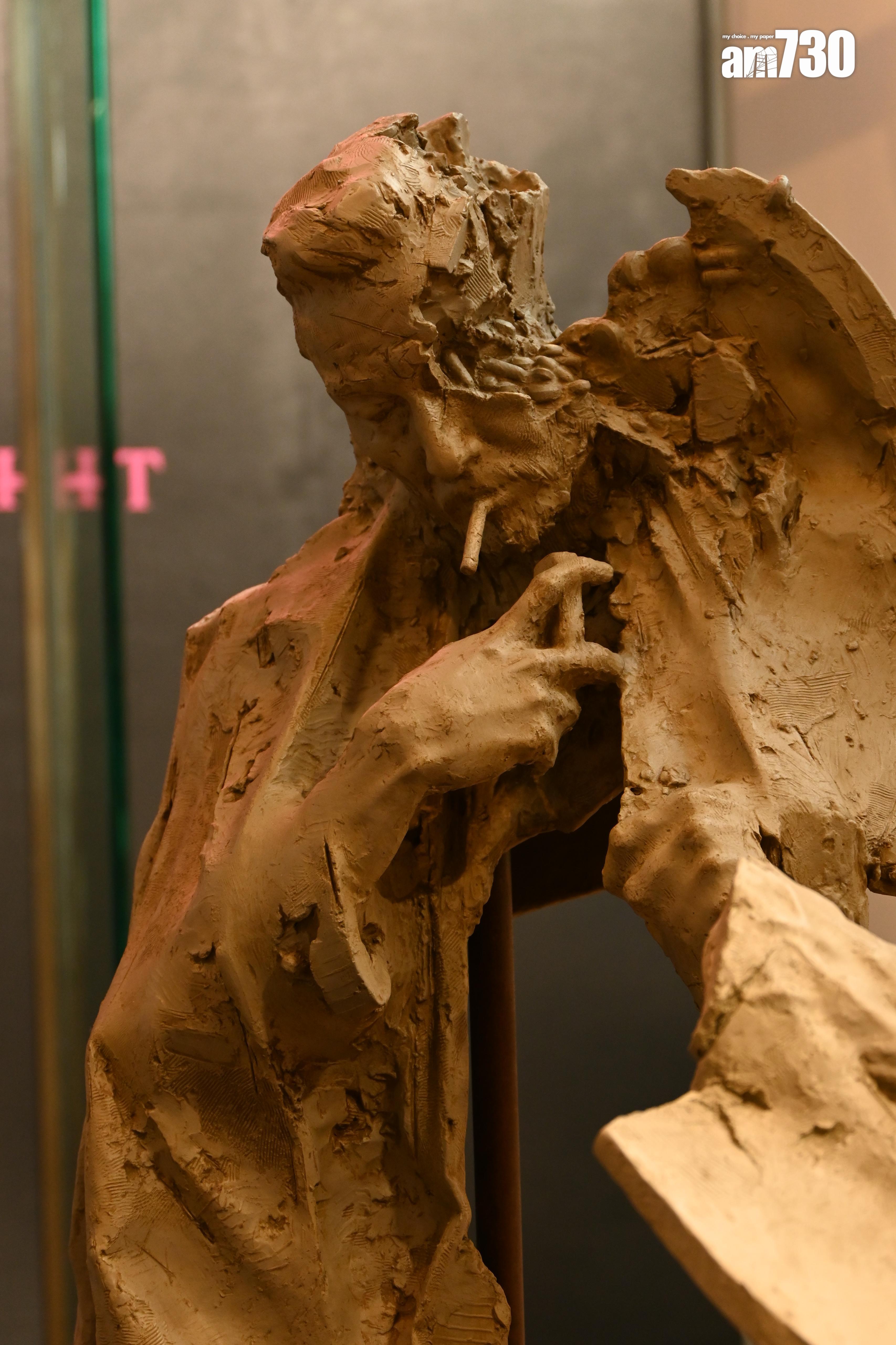 導演找來西班牙雕塑家Eudald de Juana Gorriz為電影創作出一系列雕塑。