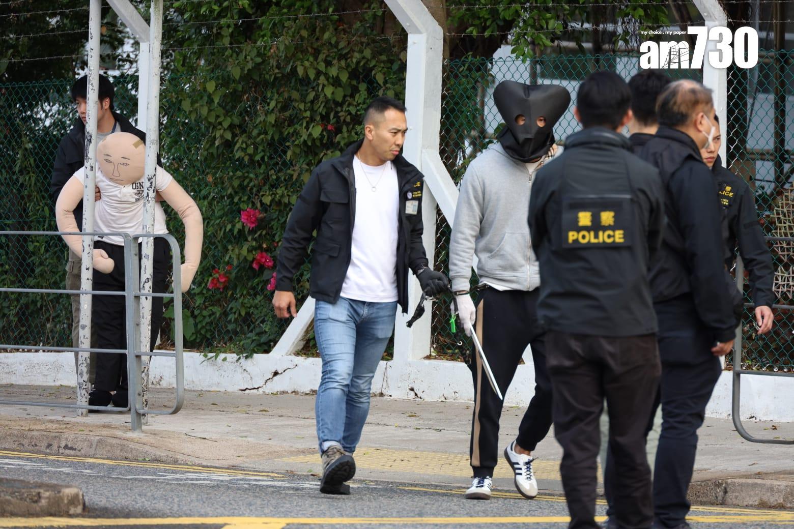 火炭謀殺案,警押刀手到現場重組案情。(鍾式明攝)