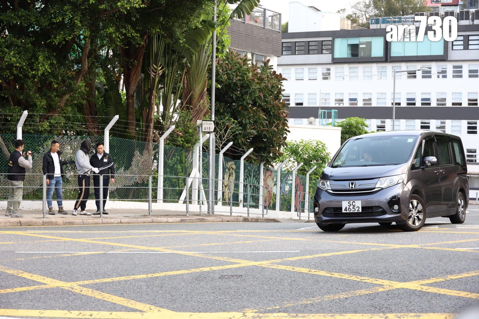 火炭謀殺案,警押刀手到現場重組案情。(鍾式明攝)