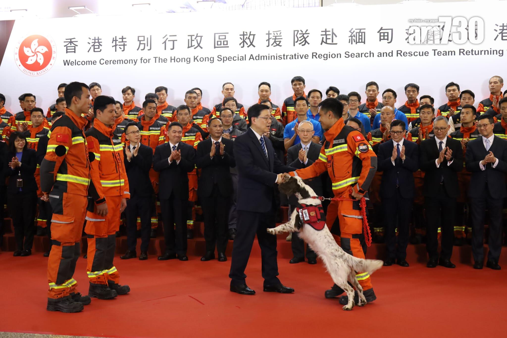 救援隊回港。(鍾式明攝)