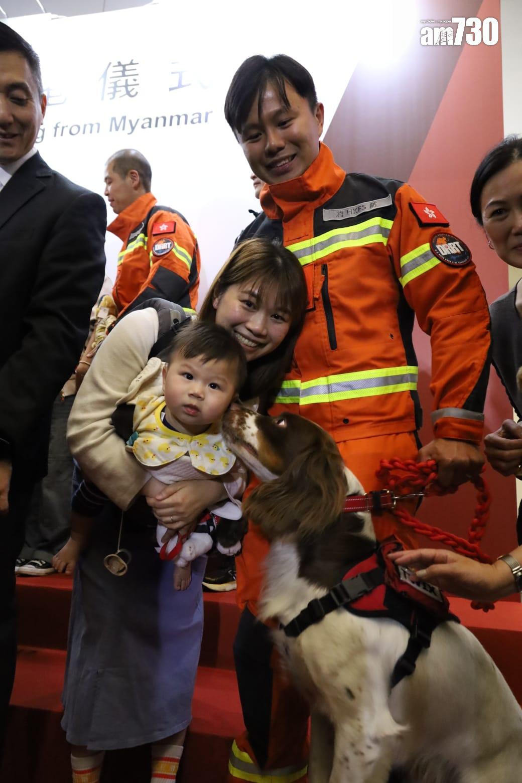 特區救援隊完成緬甸地震災區搜救任務返抵本港,政府舉行迎接儀式。(鍾式明攝)