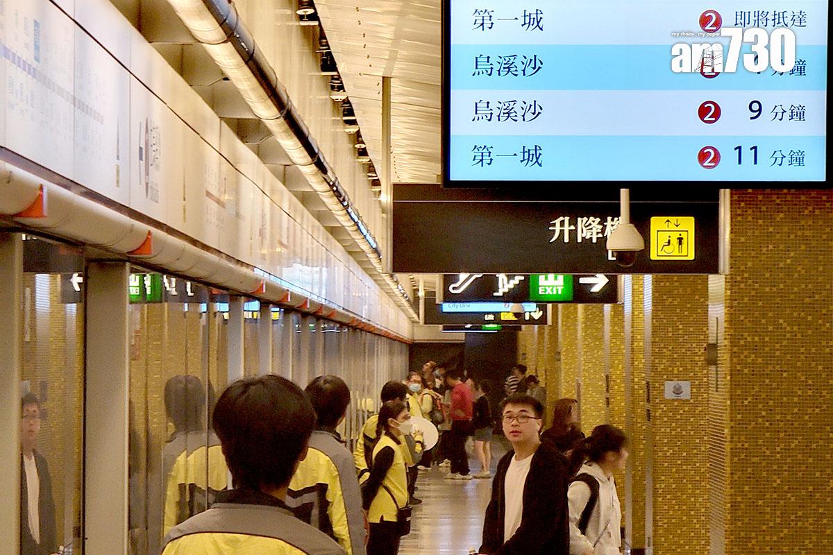 運輸署呼籲過境旅客應盡量使用港鐵服務。(資料圖片/鍾式明攝)