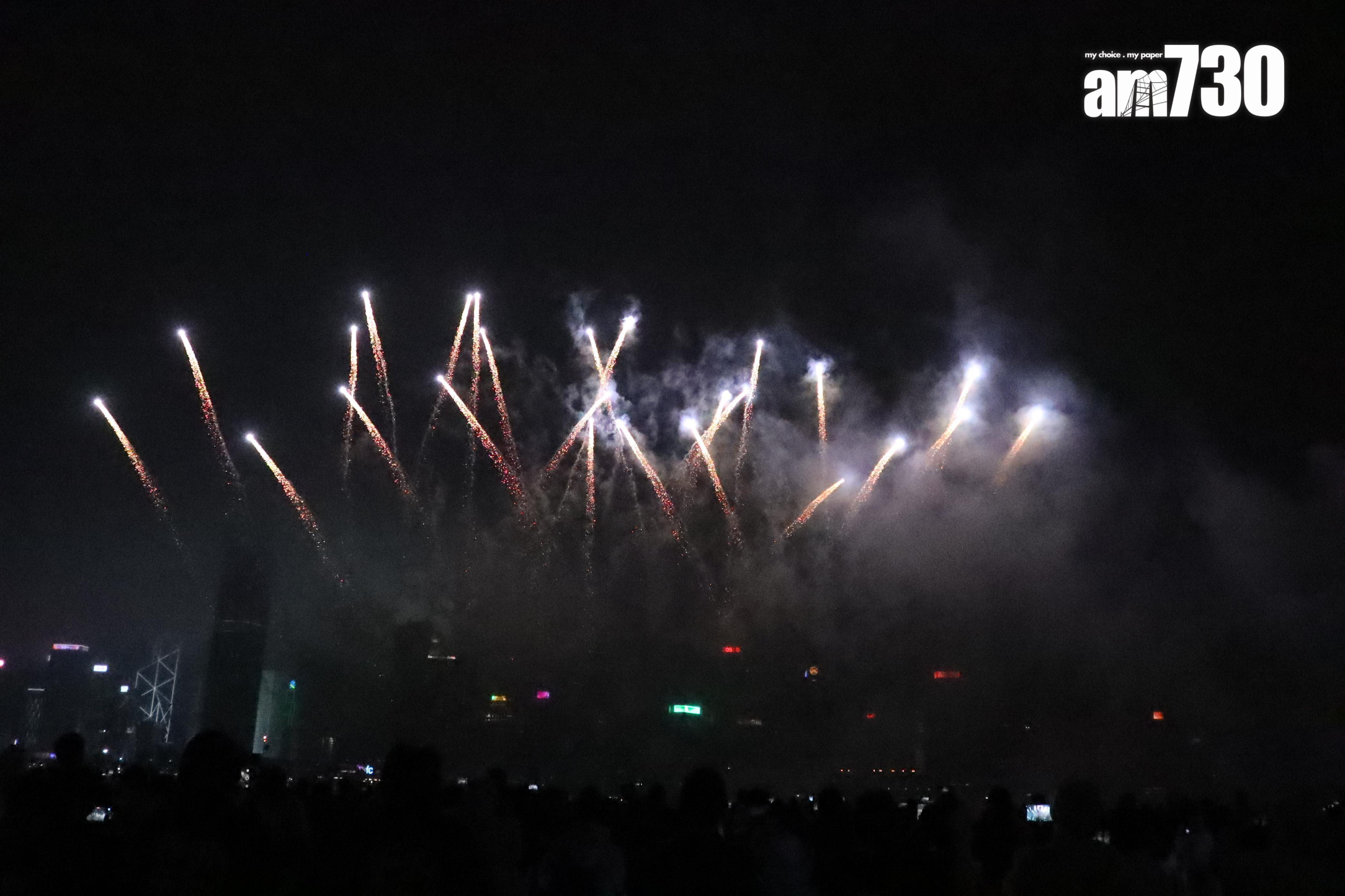 為慶祝姜濤26歲生日,後援會在西九首次舉行煙火匯演。(娛樂組攝)