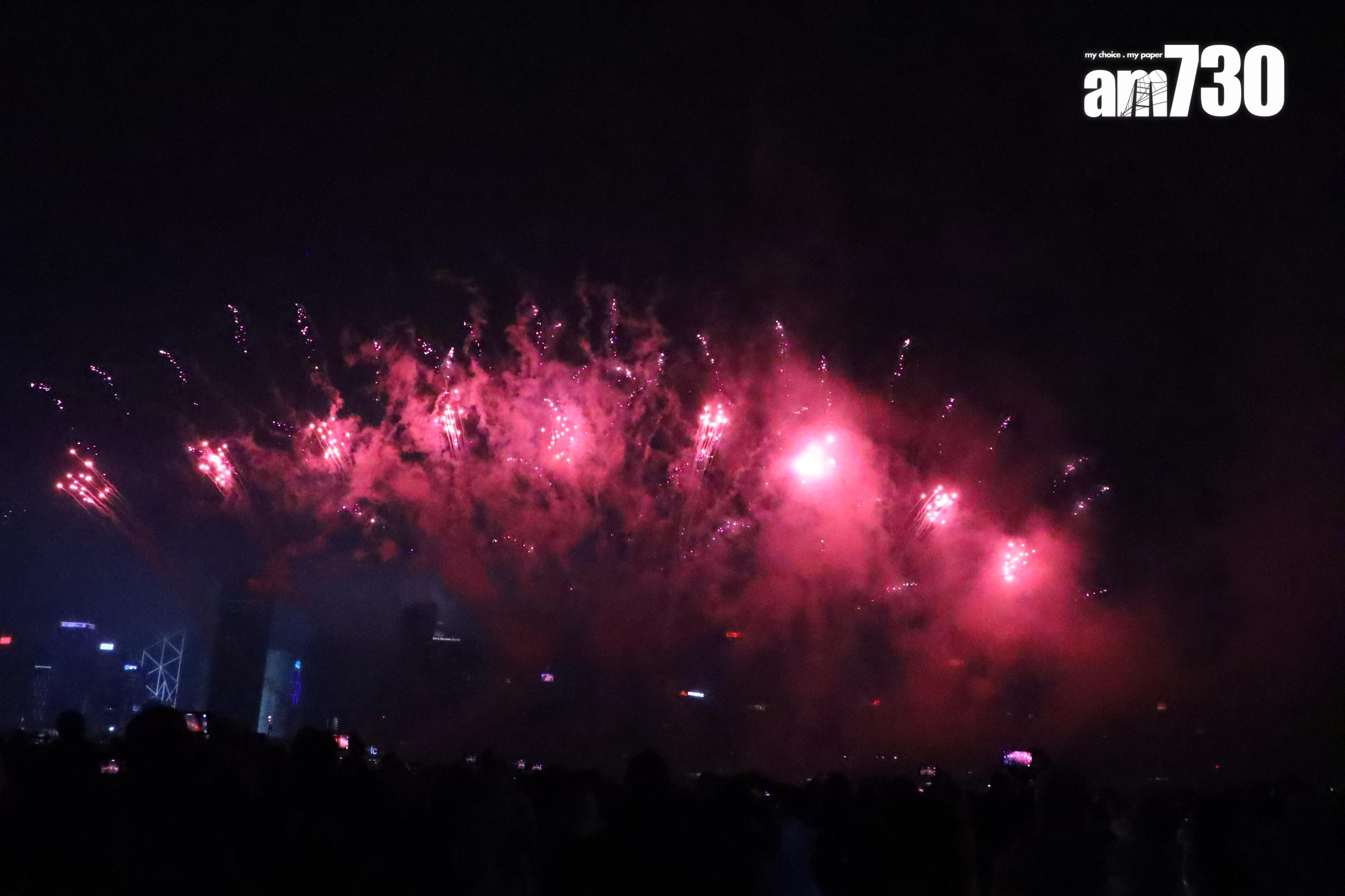 為慶祝姜濤26歲生日,後援會在西九首次舉行煙火匯演。(娛樂組攝)