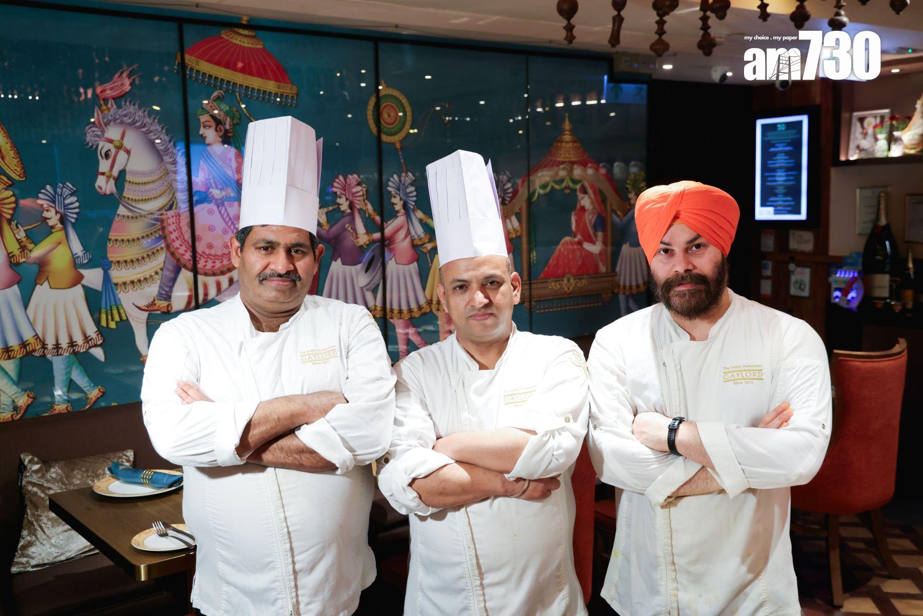 (由左至右)Chef Yogesh (主力頭盤及甜品,效力15年)、Chef Sonu (負責煮咖喱,效力9年)、 Chef Trilochan (專責串燒烤肉及烤餅,效力7年)。