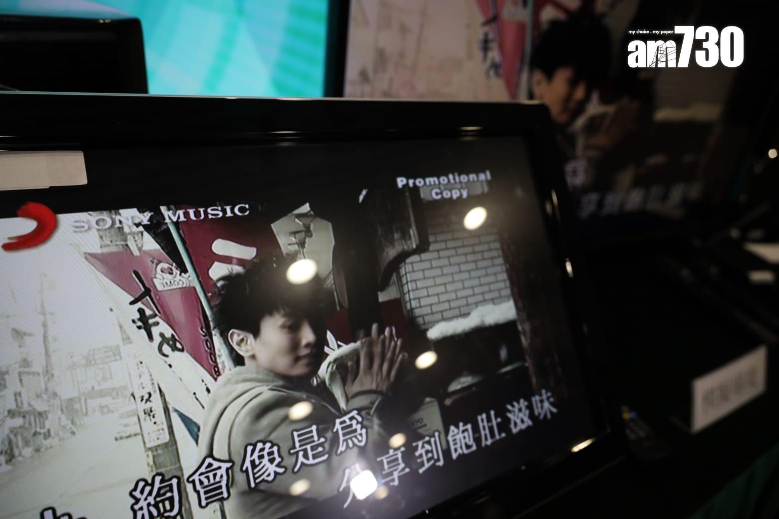 海關共檢獲15套懷疑用作播放侵權歌曲的卡拉OK機及一批影音器材,估計市值約43萬元。(鍾式明攝)