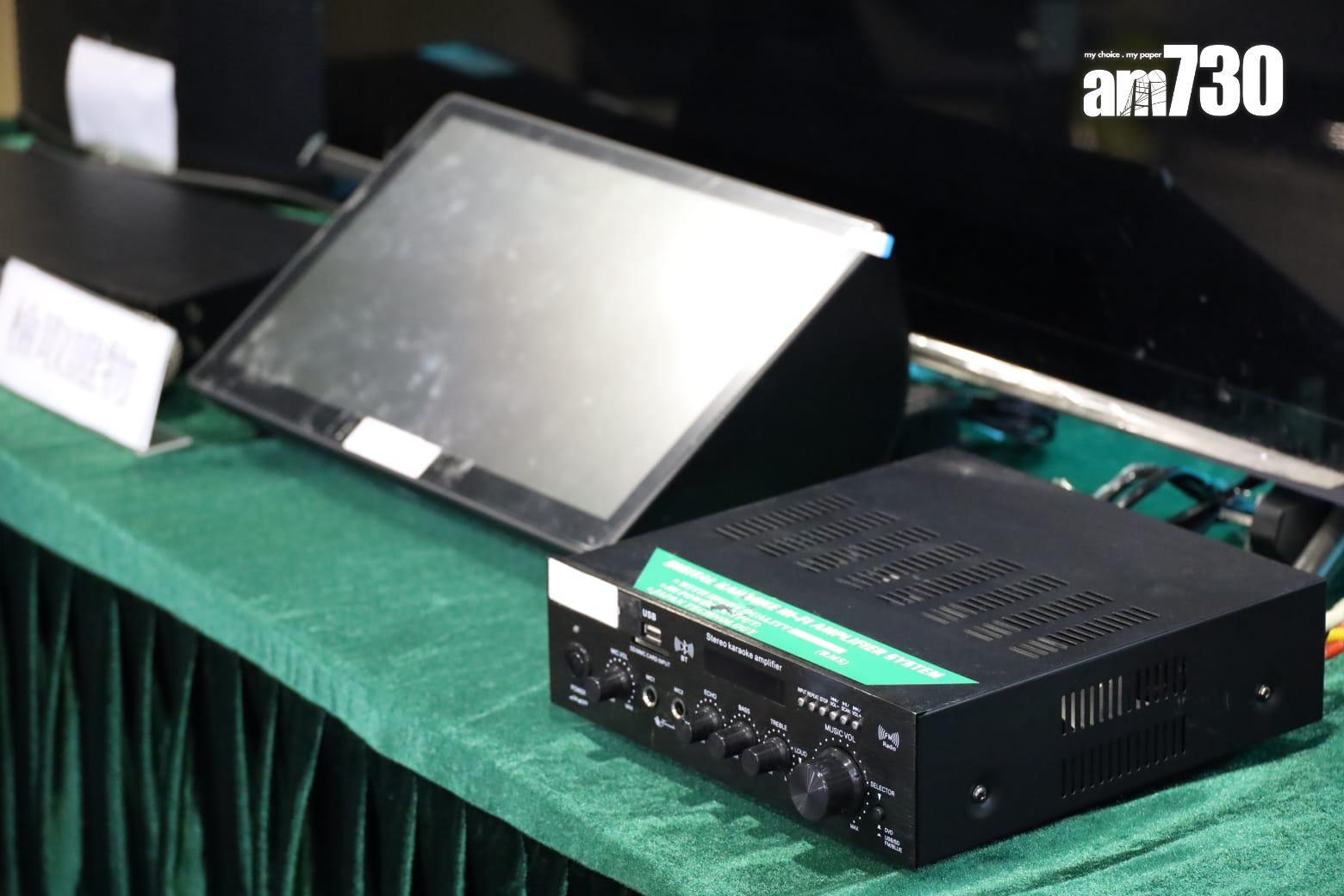 海關共檢獲15套懷疑用作播放侵權歌曲的卡拉OK機及一批影音器材,估計市值約43萬元。(鍾式明攝)