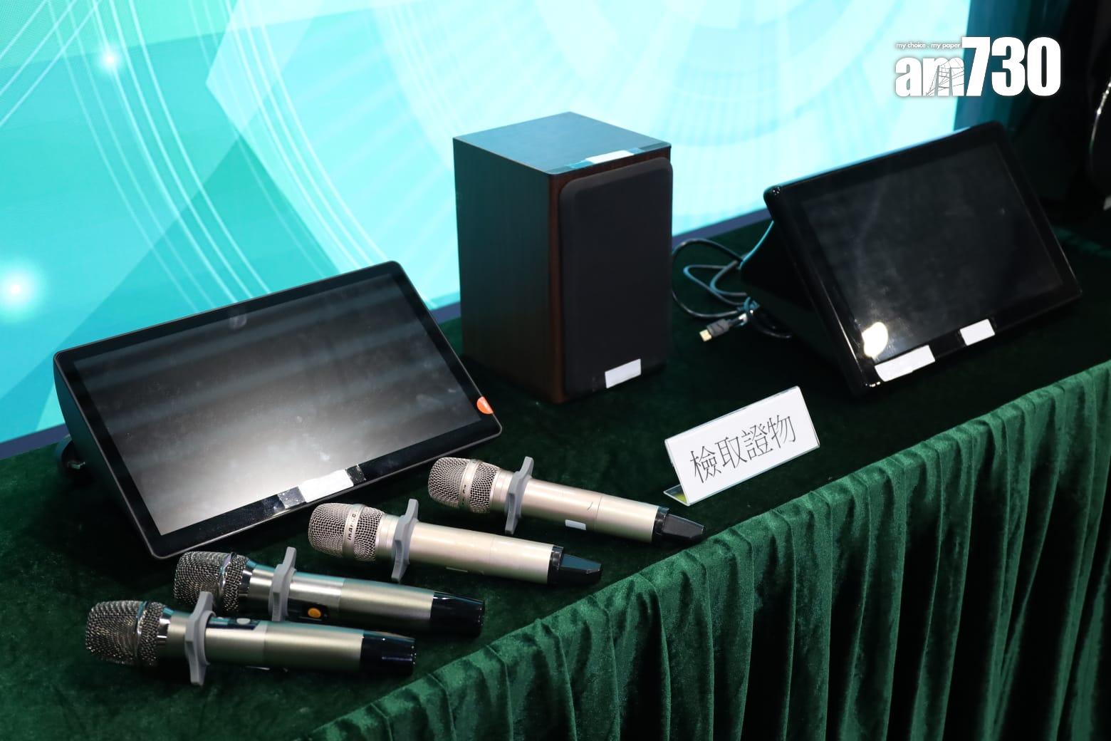 海關共檢獲15套懷疑用作播放侵權歌曲的卡拉OK機及一批影音器材,估計市值約43萬元。(鍾式明攝)