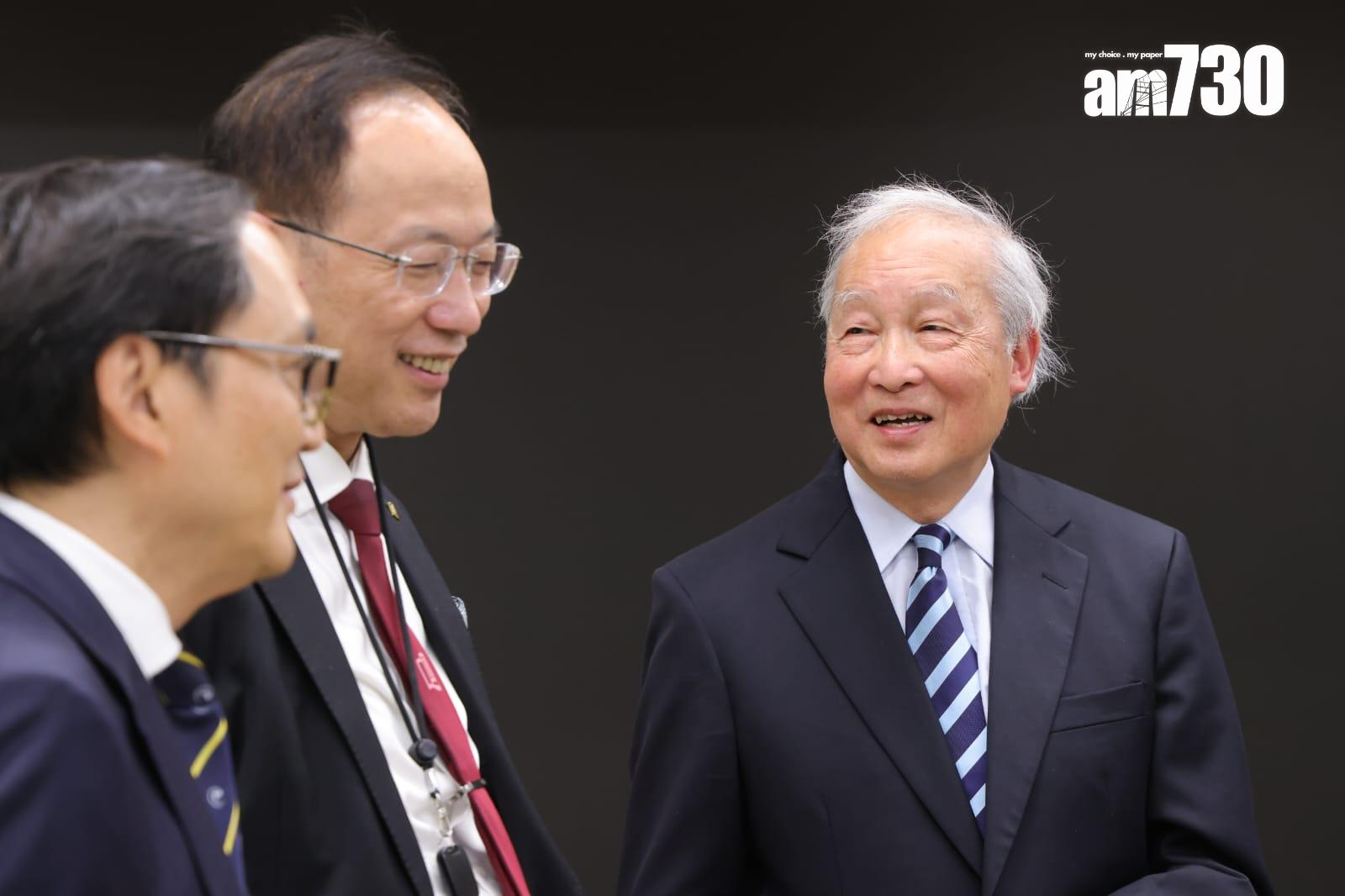 (左起)浸大新醫學院籌備委員會聯席主席、前沿轉化醫學研究院聯合創始人霍文遜、浸大校長衛炳江、浸大新醫學院籌備委員會聯席主席李心平。(吳康琦攝)