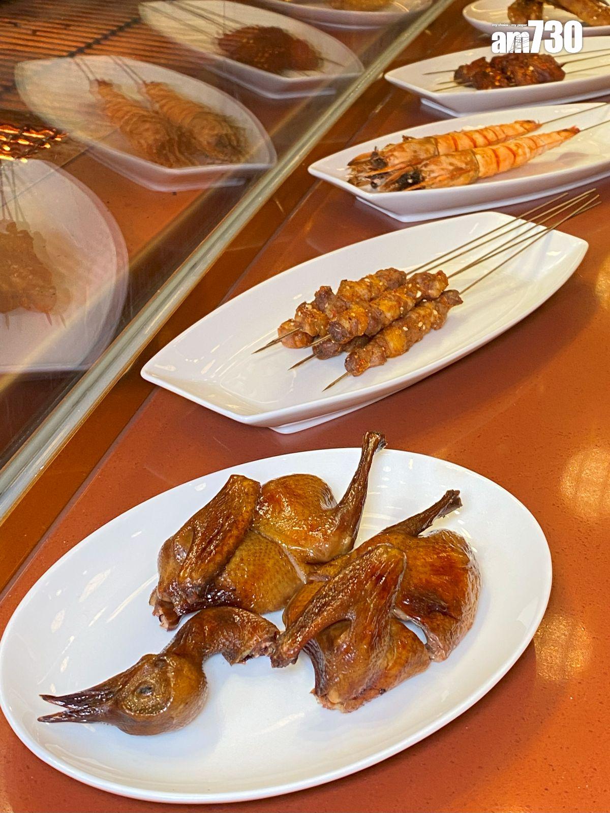 陶小串東北燒烤:老李烤乳鴿$68、烤大蝦$68、烤羊排(3件)$108、川哥小牛肉(5串)$48、大片牛板筋、烤韭菜$28、內蒙羊排肉(5串)$48