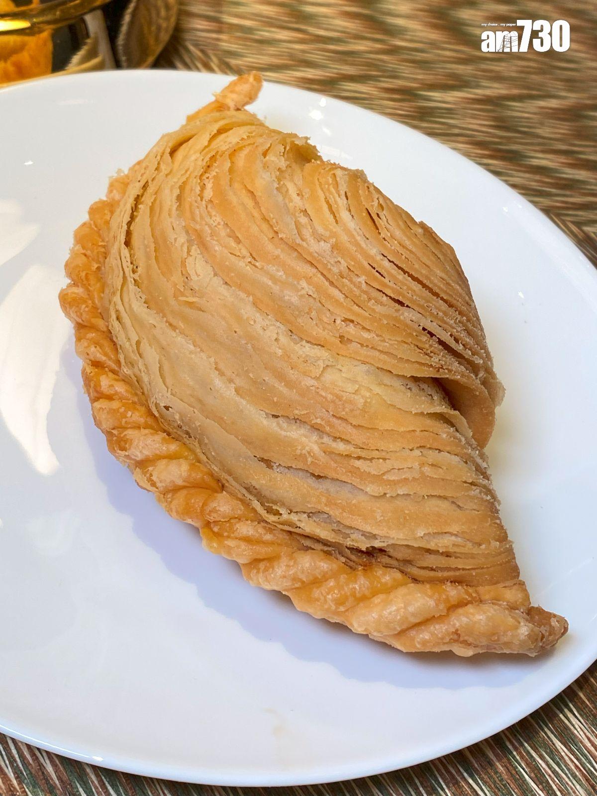 順順發脆皮咖喱角$38 酥皮輕盈夠薄層層酥化,咖喱薯仔蛋餡料充滿新加坡地道風味,香料味與薯仔和蛋完美融合。