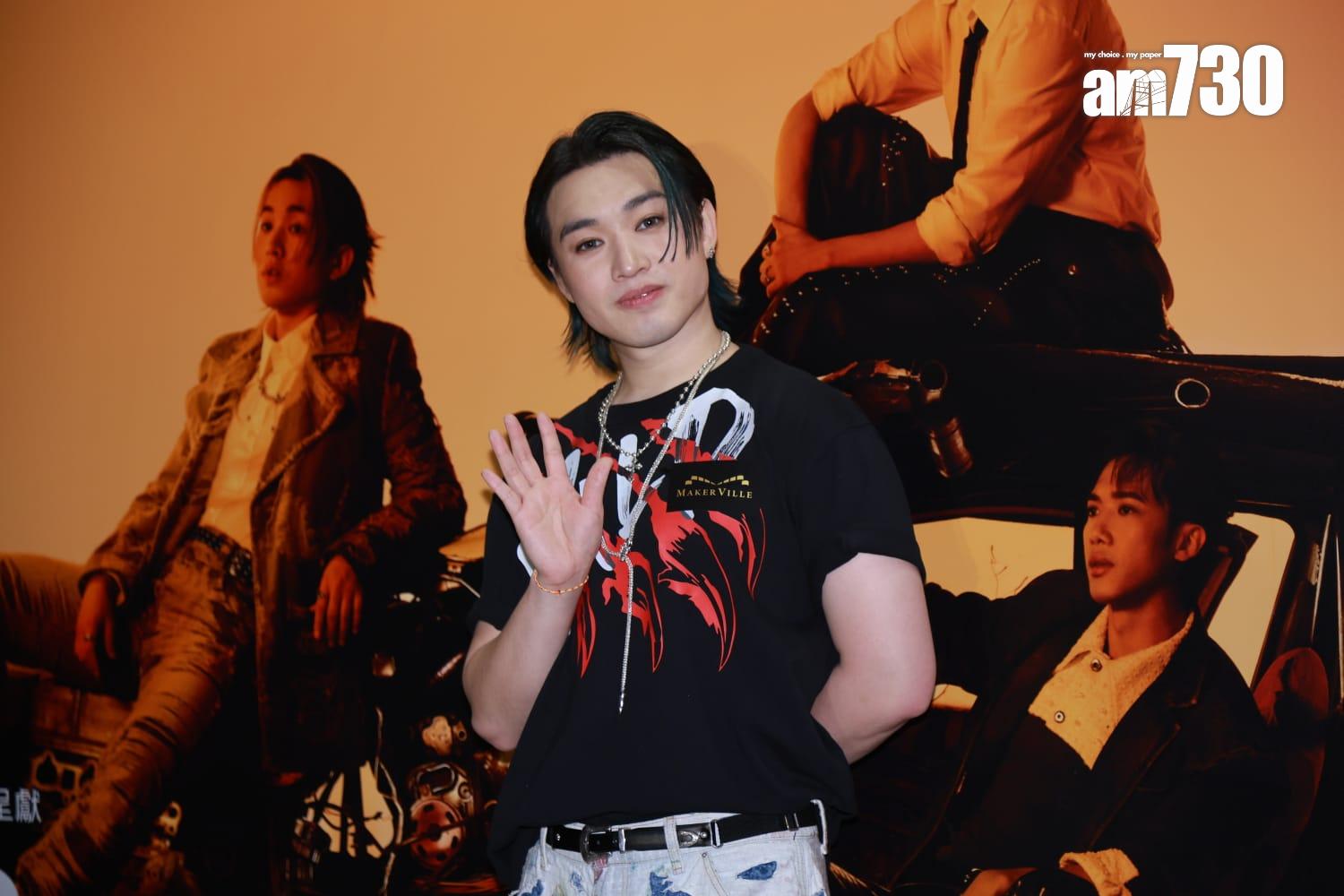 Jer睇Coldplay演唱會,大讚Marf的演出好型。(羅錦鴻攝)